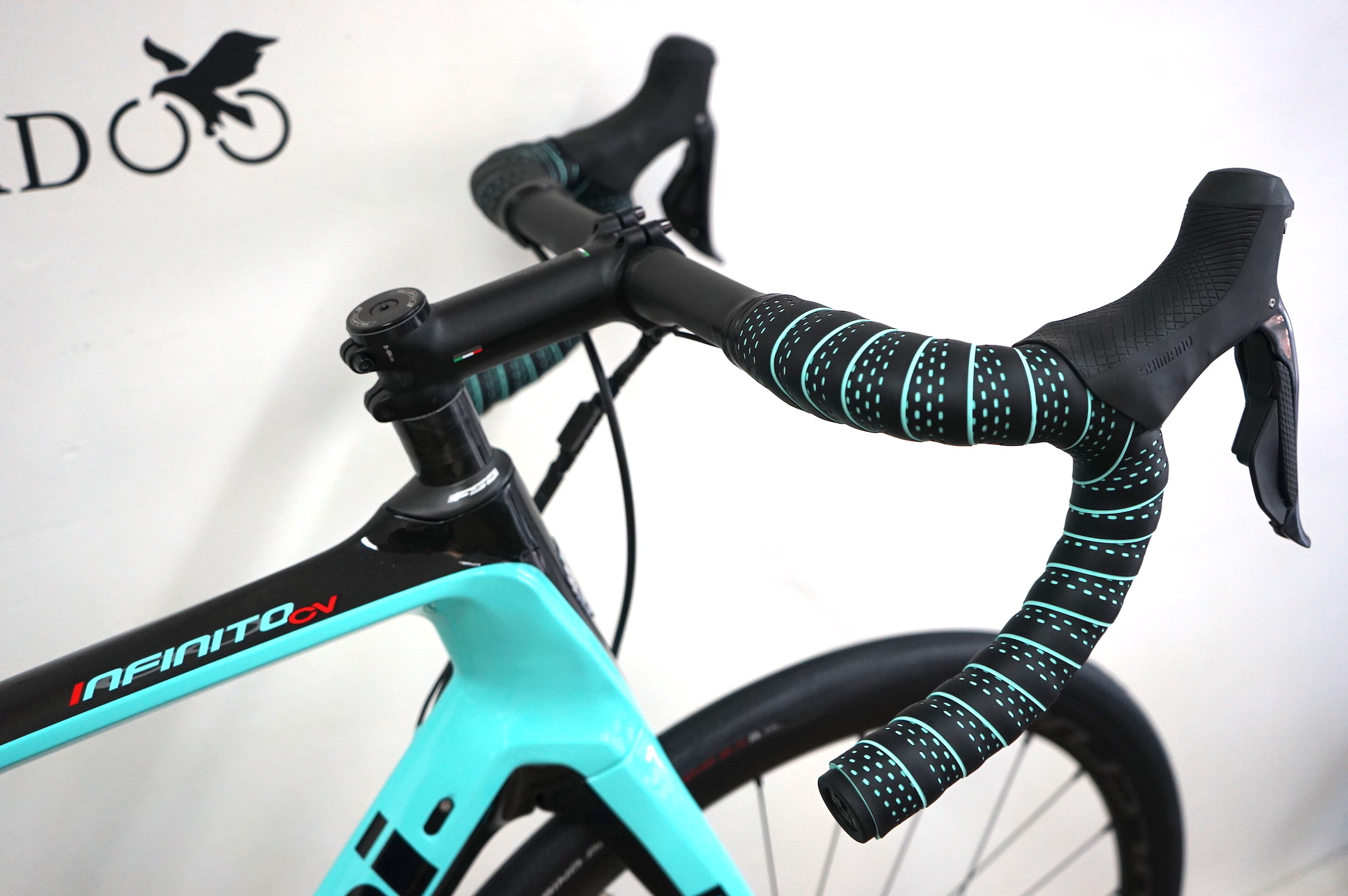 Bianchi INFINITO CV Disc Ultegra Di2 (2020) Color: 2A