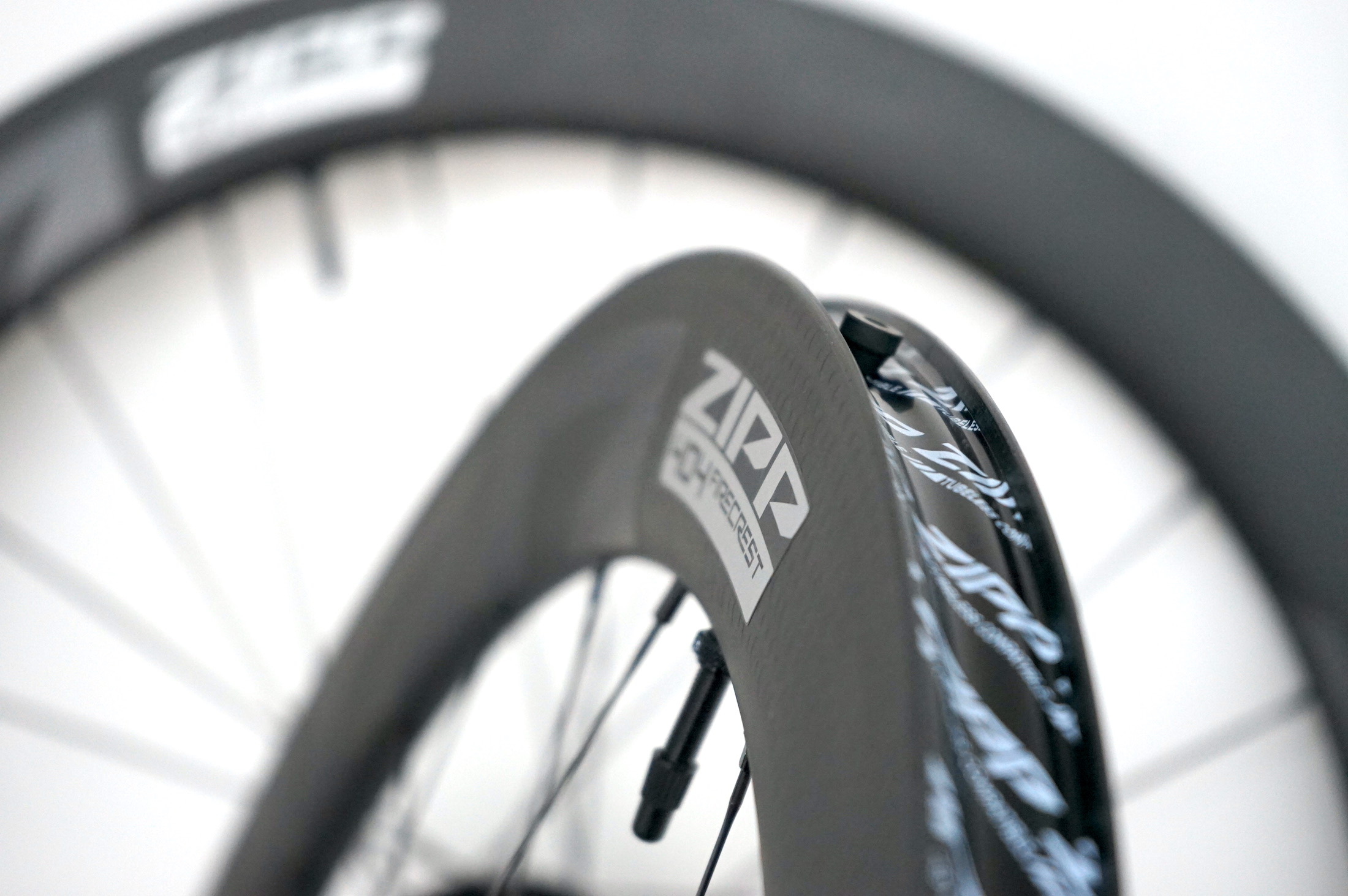 ZIPP 404 Firecrest Tubeless für Scheibenbremsen (2022) Laufradsatz