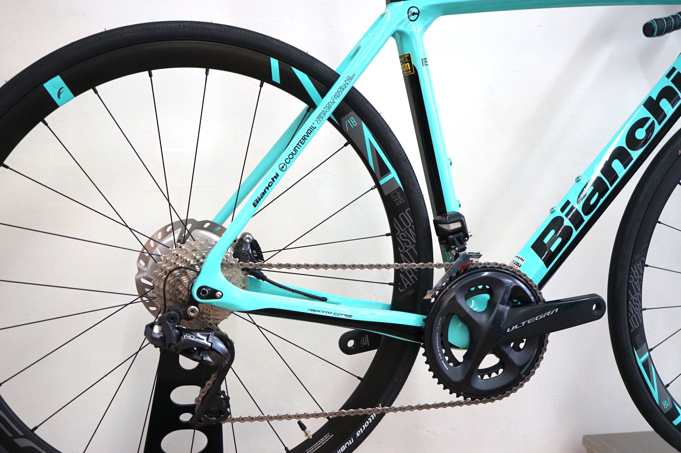 Bianchi INFINITO CV Disc Ultegra Di2 (2020) Color: 2A