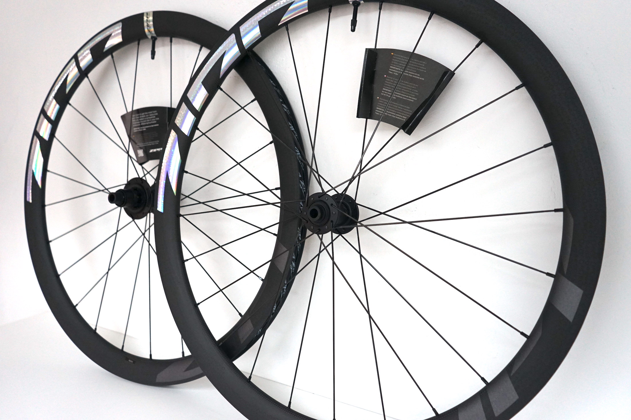 ZIPP 303 Firecrest Tubeless für Scheibenbremsen (2023) Laufradsatz FORCE edition