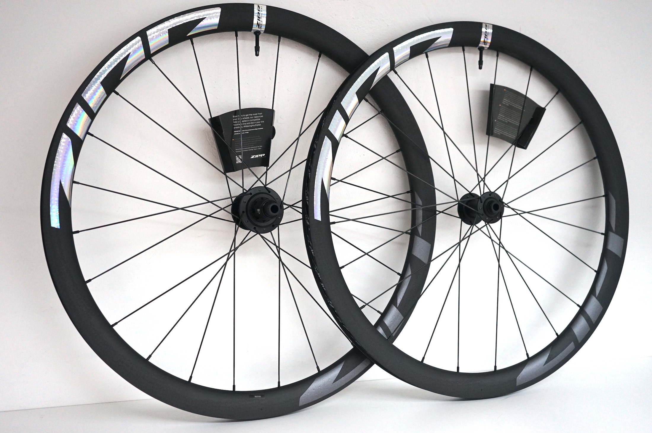 ZIPP 303 Firecrest Tubeless für Scheibenbremsen (2023) Laufradsatz FORCE edition