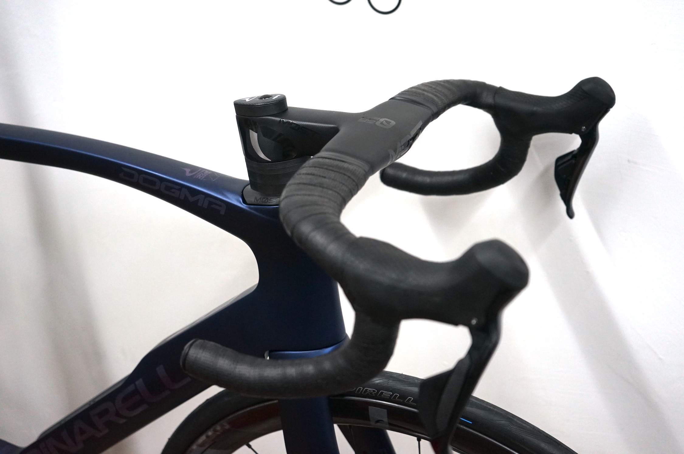 Pinarello DOGMA F12 Disc DuraAce Di2 2x11 Fulcrum Wind 400 Carbon Clincher