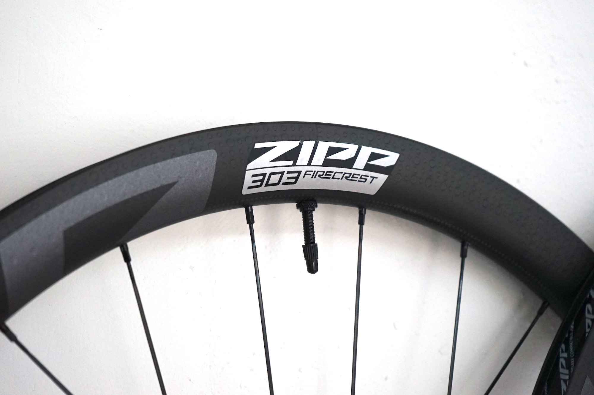 ZIPP 303 Firecrest Tubeless für Scheibenbremsen (2023) Laufradsatz