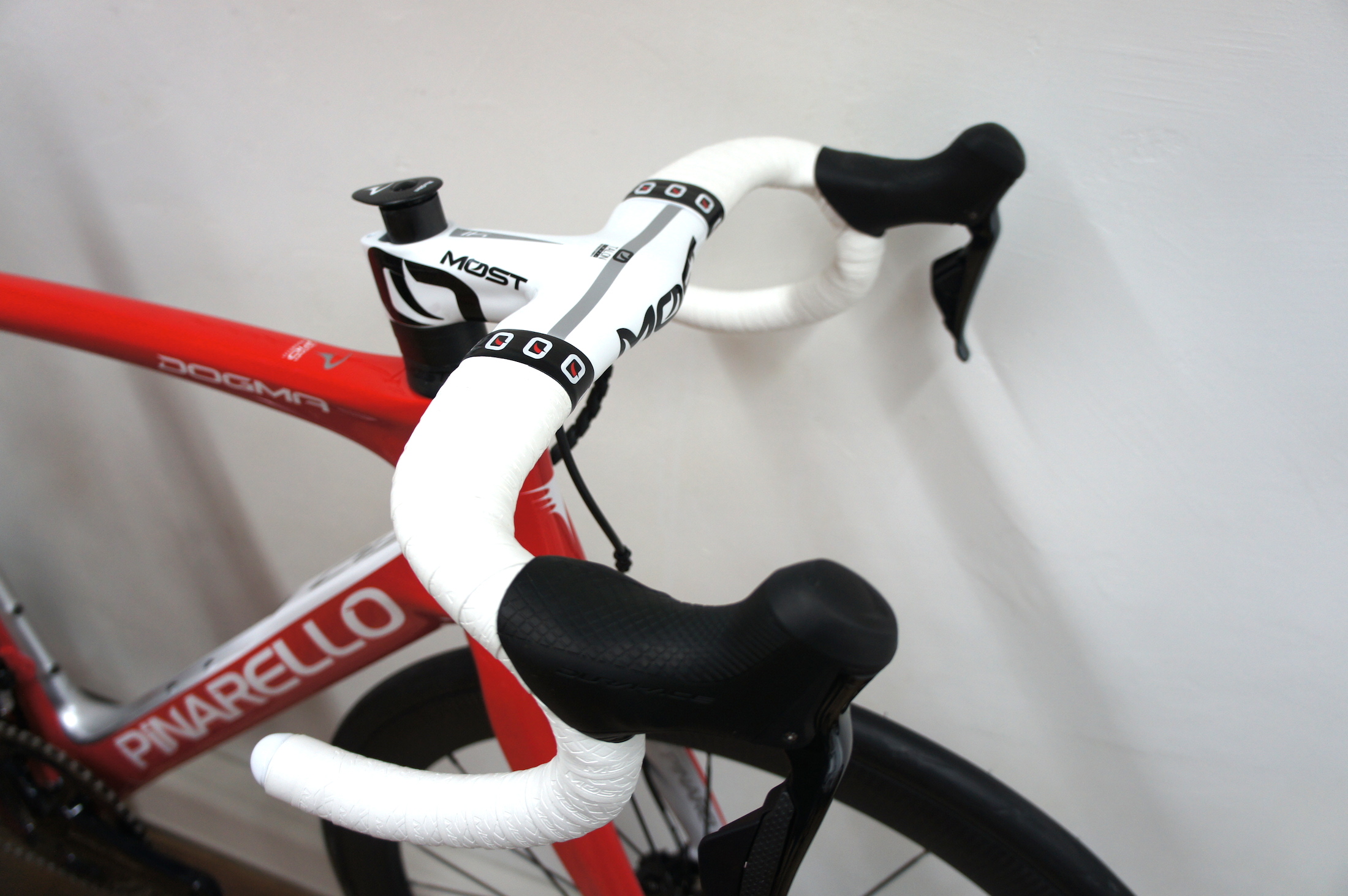 Pinarello Dogma F10 Disc complete bike / 209 vulcano