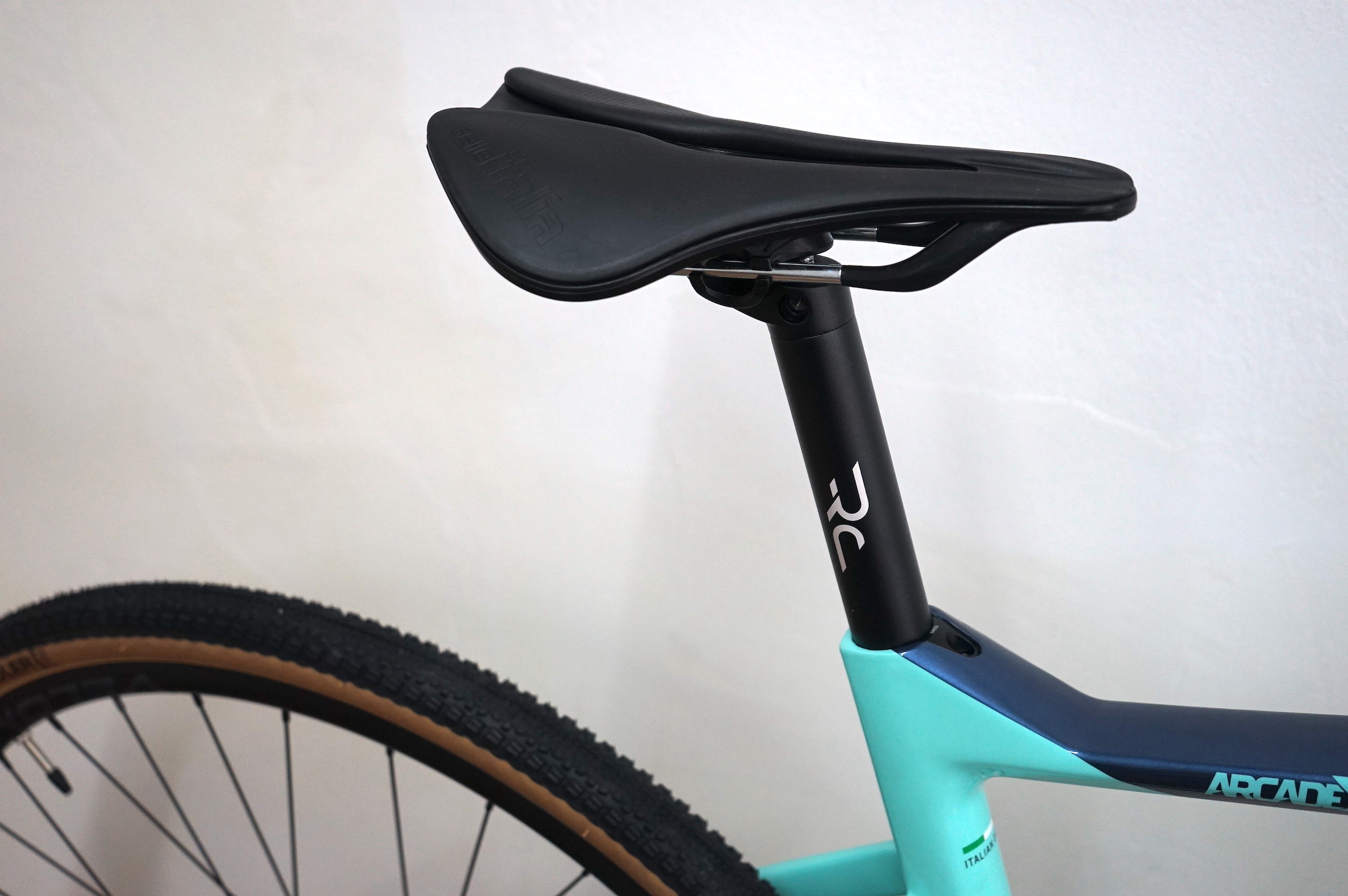 Bianchi Arcadex GRX 600 1X11 (2023) YSBX3 (GX - CELESTE CK16/BLUE NOTE GLOSSY)