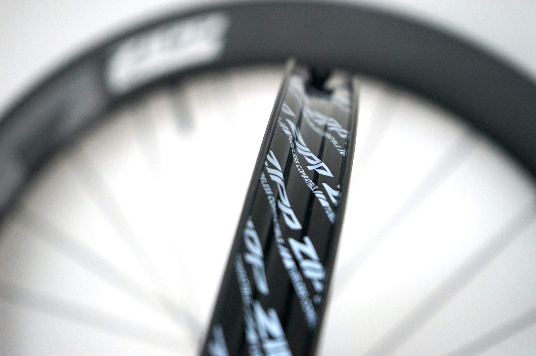 ZIPP 404 Firecrest Tubeless für Scheibenbremsen (2022) Laufradsatz