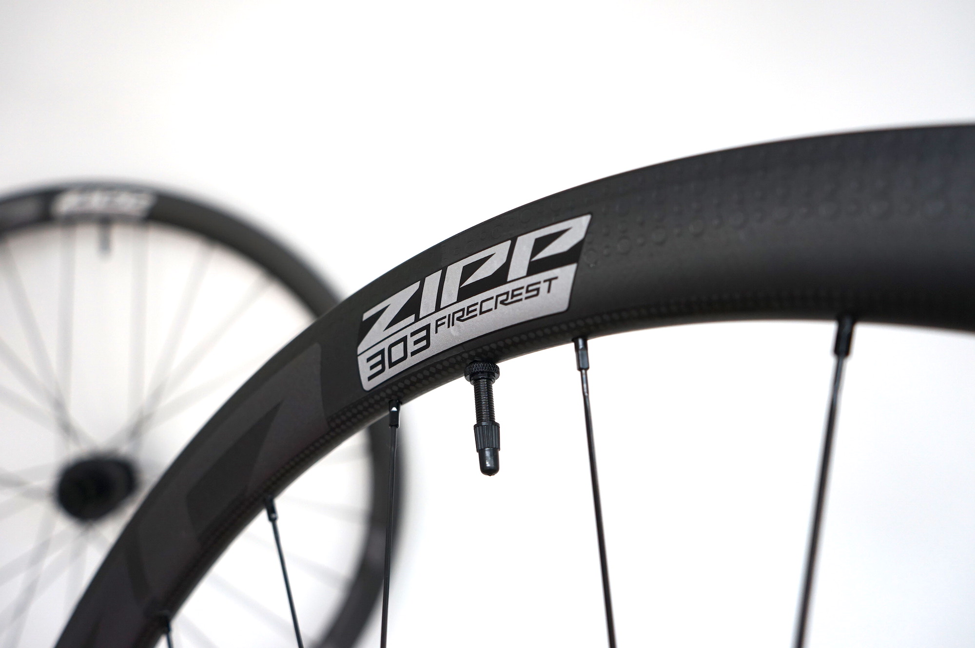 ZIPP 303 Firecrest Tubeless für Scheibenbremsen (2023) Laufradsatz