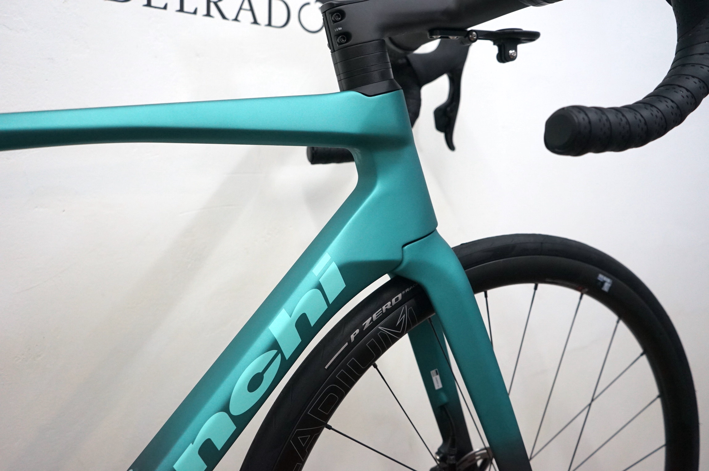 Bianchi SPECIALISSIMA PRO SRAM FORCE ETAP AXS (YTB43 MW)