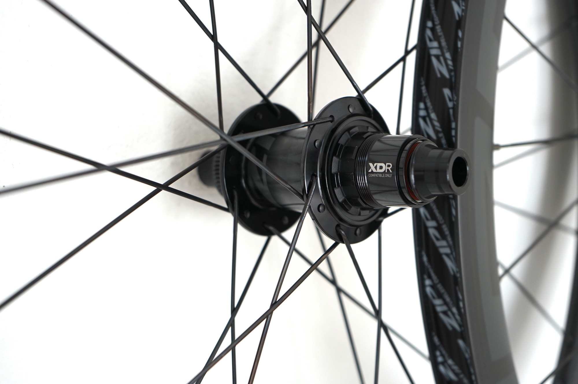Zipp 303 S Carbon Laufradsatz tubeless disc center-lock 303s 28"
