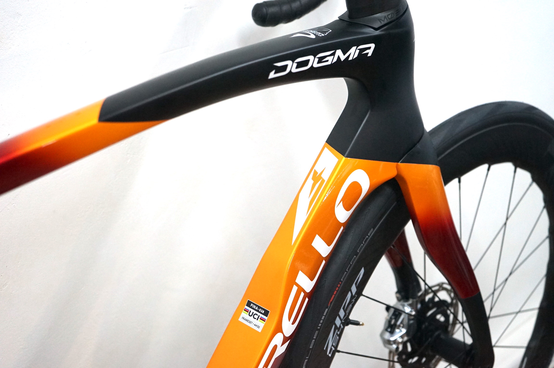 Pinarello DOGMA F disc (2024) Sram Red eTap AXS 2x12 Powermeter  Zipp 454 NSW