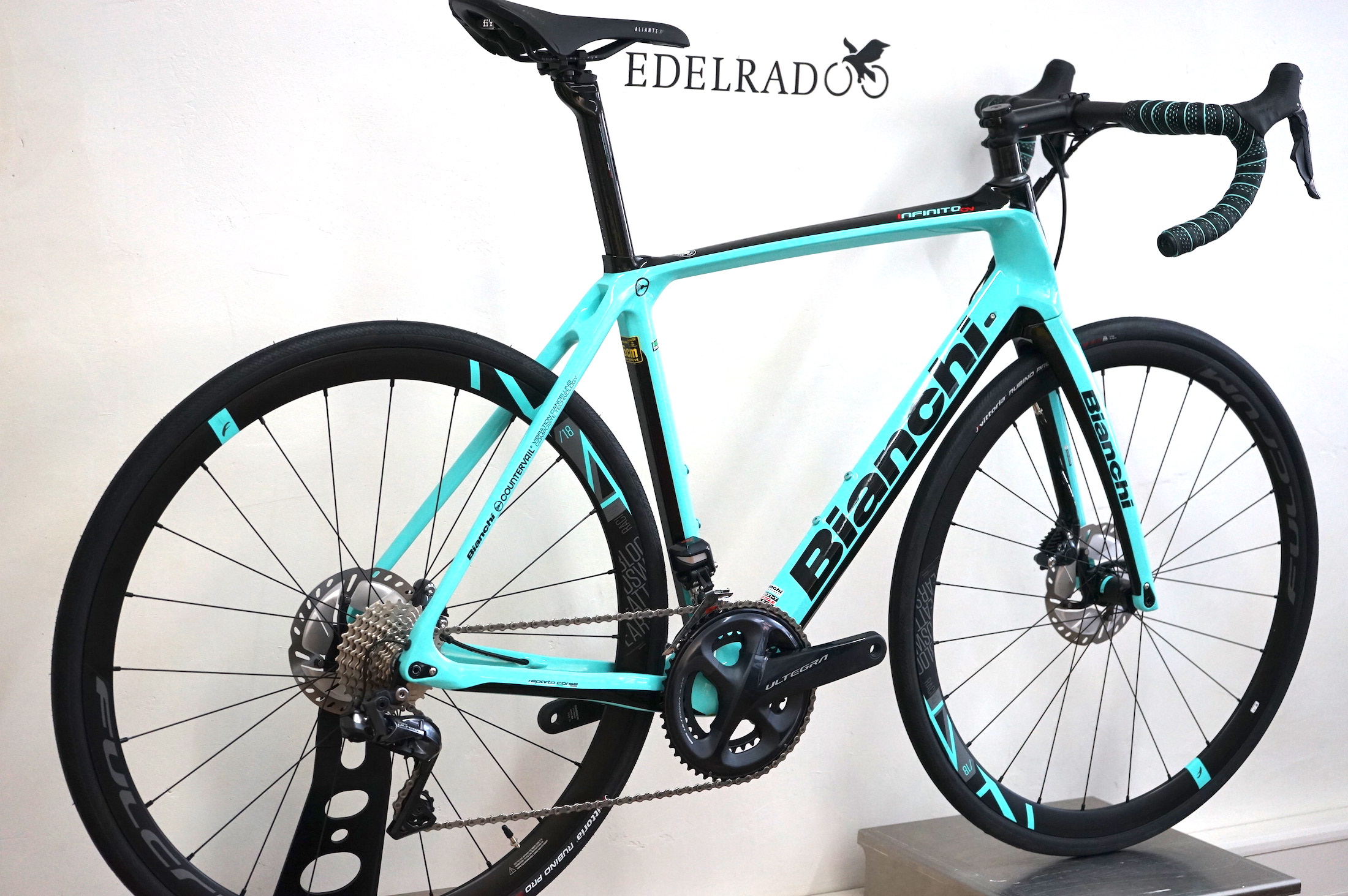 Bianchi INFINITO CV Disc Ultegra Di2 (2020) Color: 2A