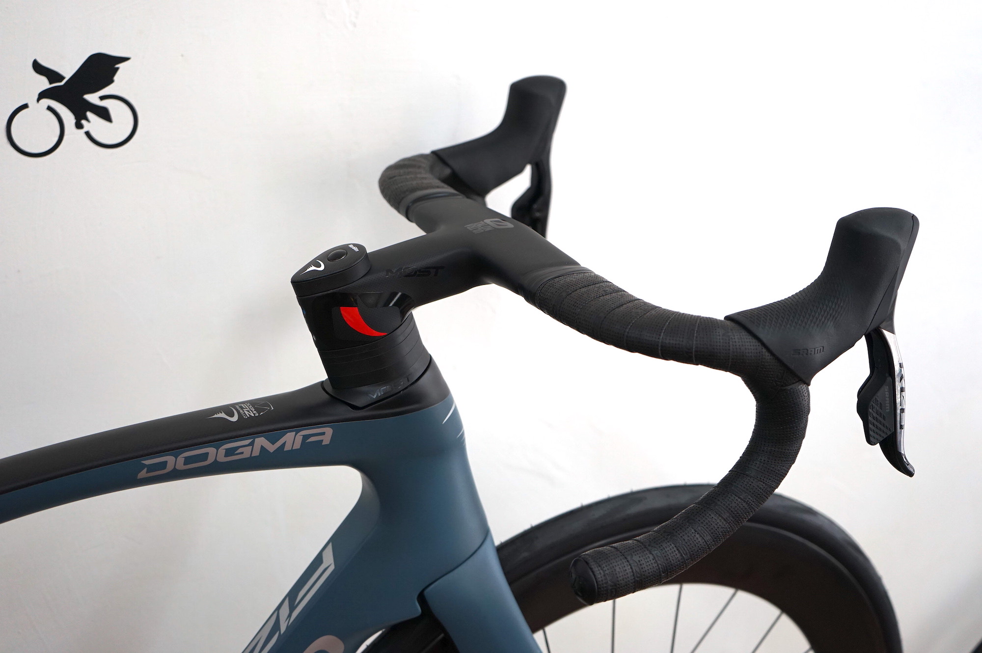 Pinarello DOGMA F12 Disc Sram AXS 2x12  ENVE Foundation 65mm vertigo-blue