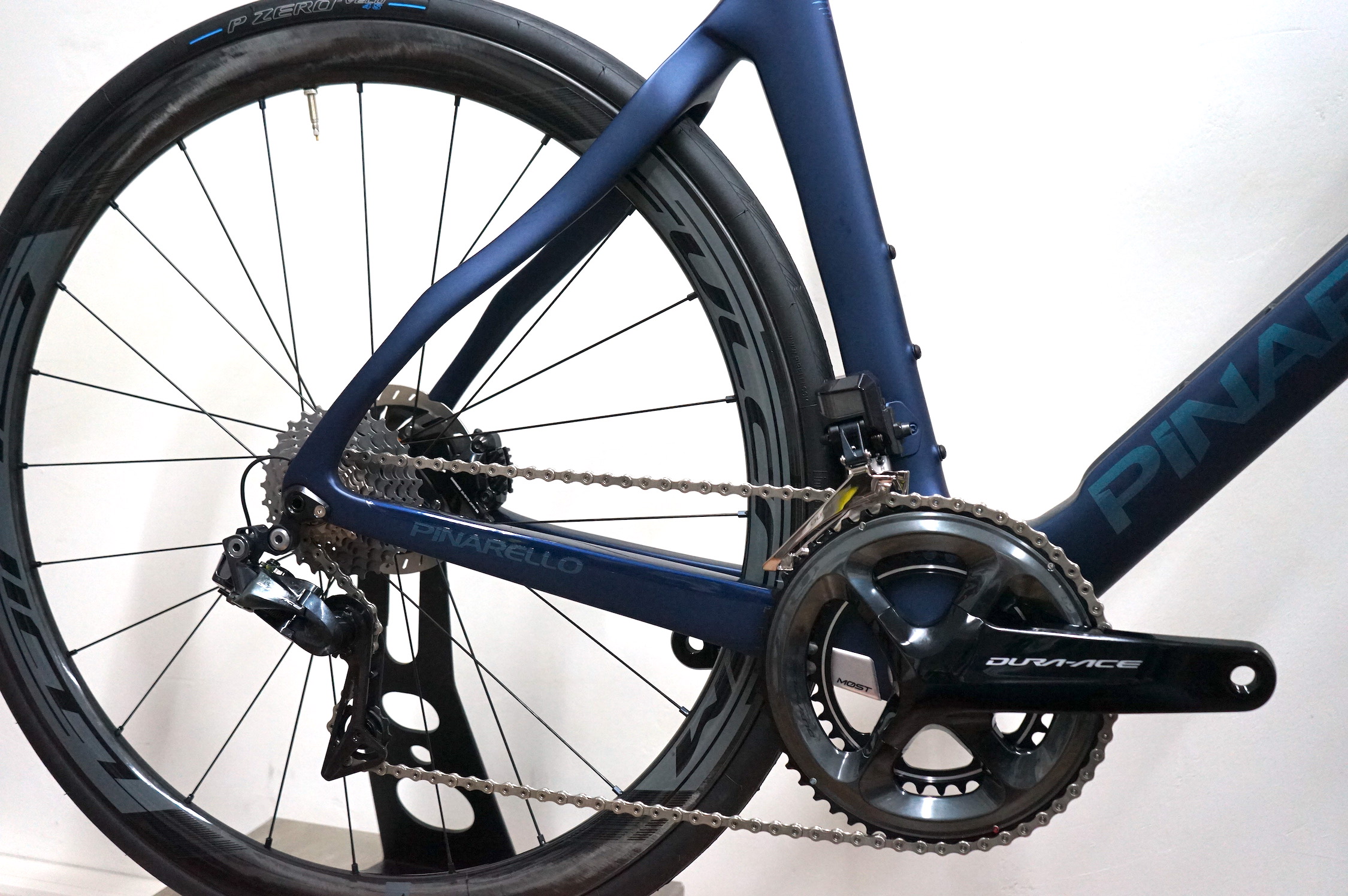 Pinarello DOGMA F12 Disc DuraAce Di2 2x11 Fulcrum Wind 400 Carbon Clincher