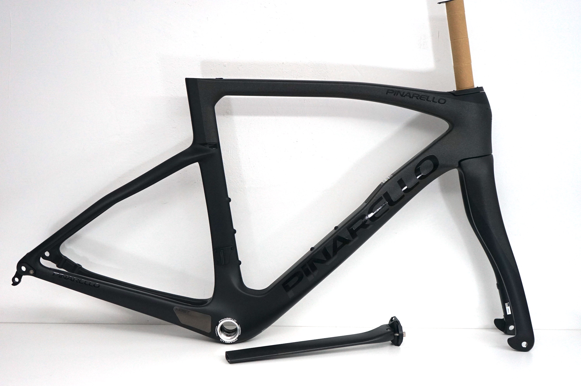 Pinarello F9 Rahmenset (2023) razor-black D102 disc-brake