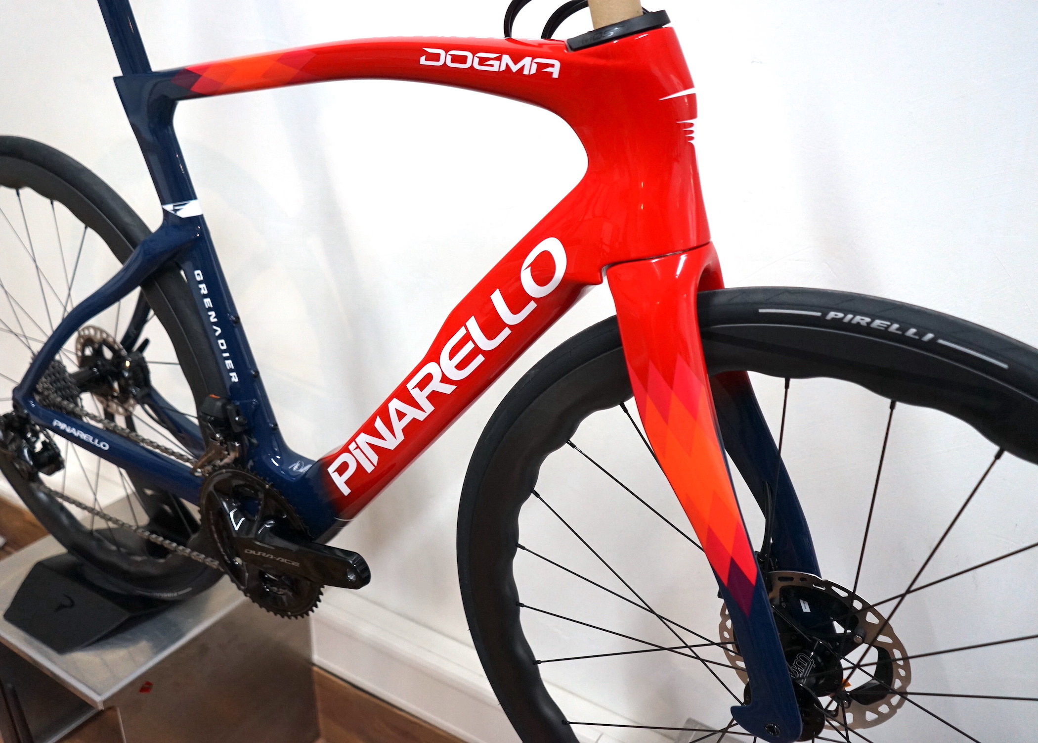 Pinarello DOGMA F disc (2023) DuraAce Di2 2x12 2x12 Princeton Grit 4540 