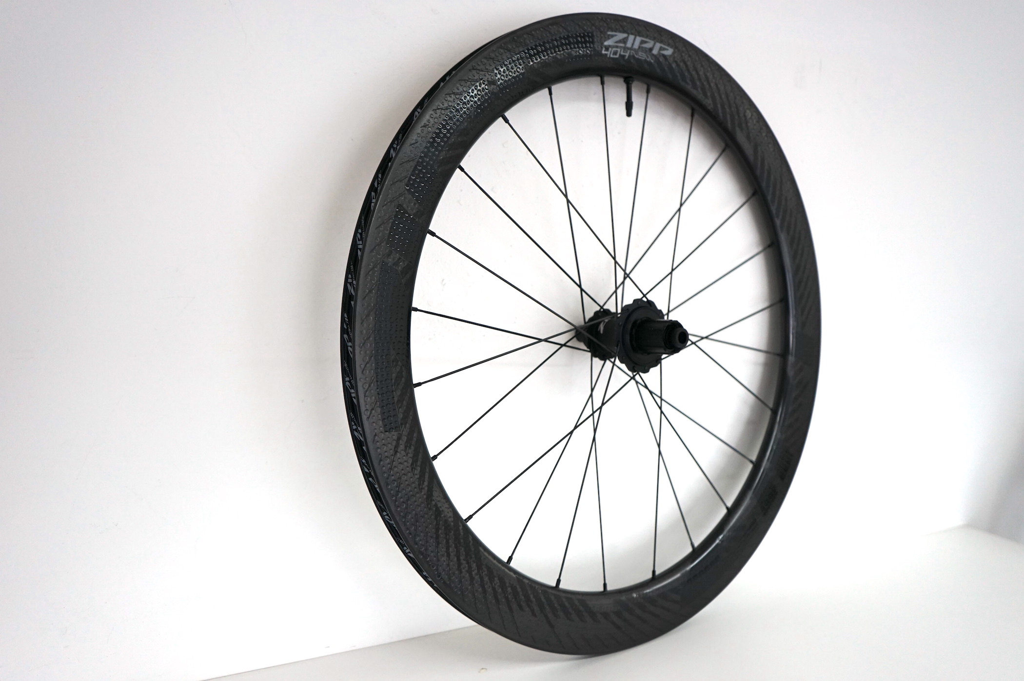 ZIPP 404 NSW DISC Carbon Clincher tubless (2021) Hinterrad 12x142mm