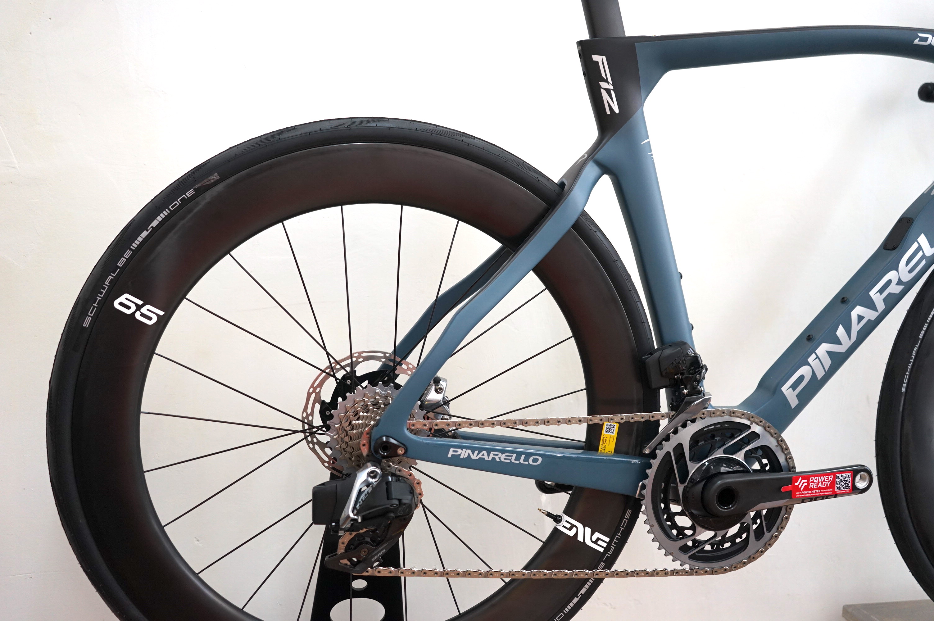 Pinarello DOGMA F12 Disc Sram AXS 2x12  ENVE Foundation 65mm vertigo-blue