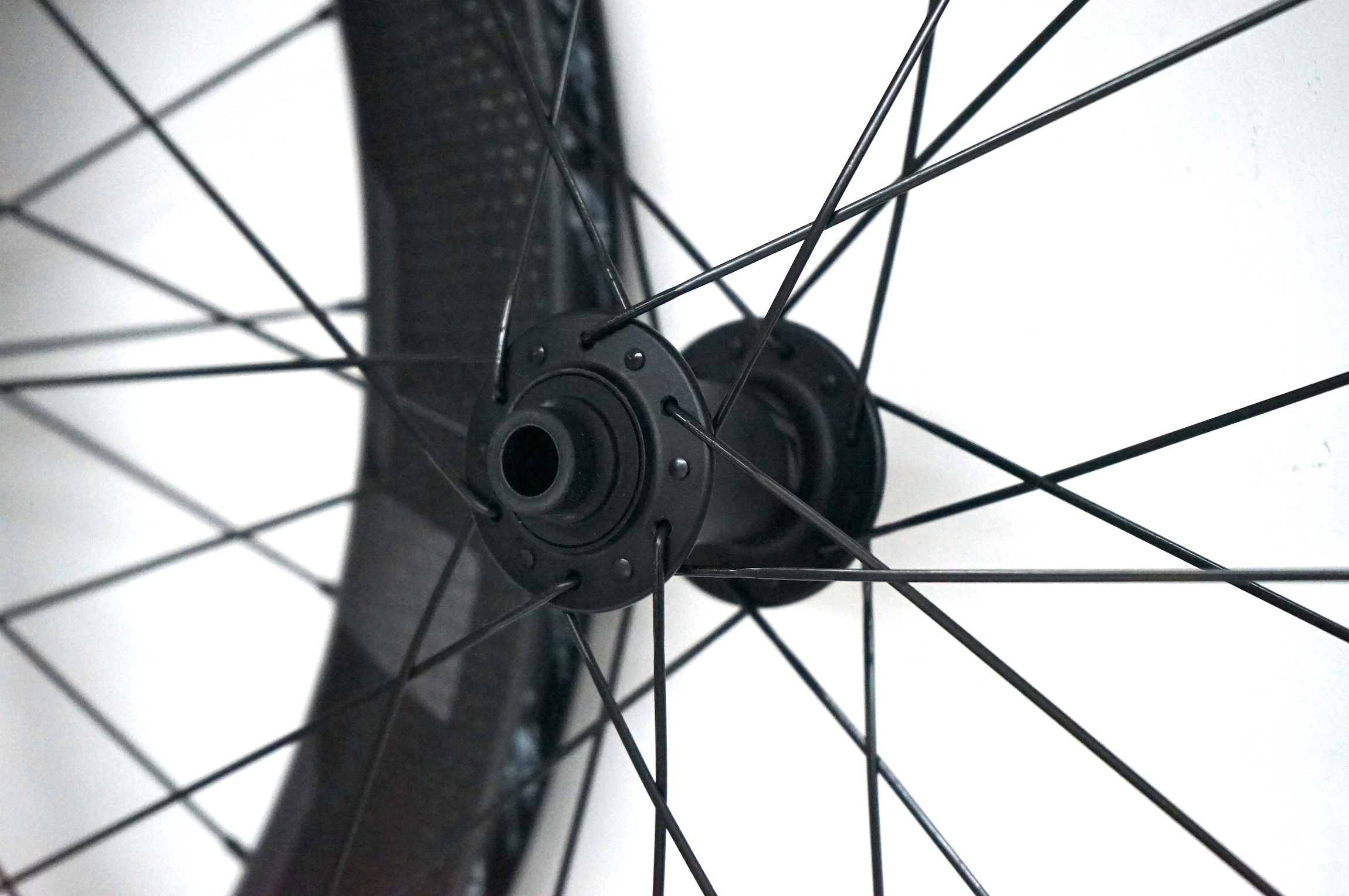 ZIPP 404 Carbon Clincher Firecrest Tubeless-Ready für Scheibenbremsen (2022/2023) Laufradsatz