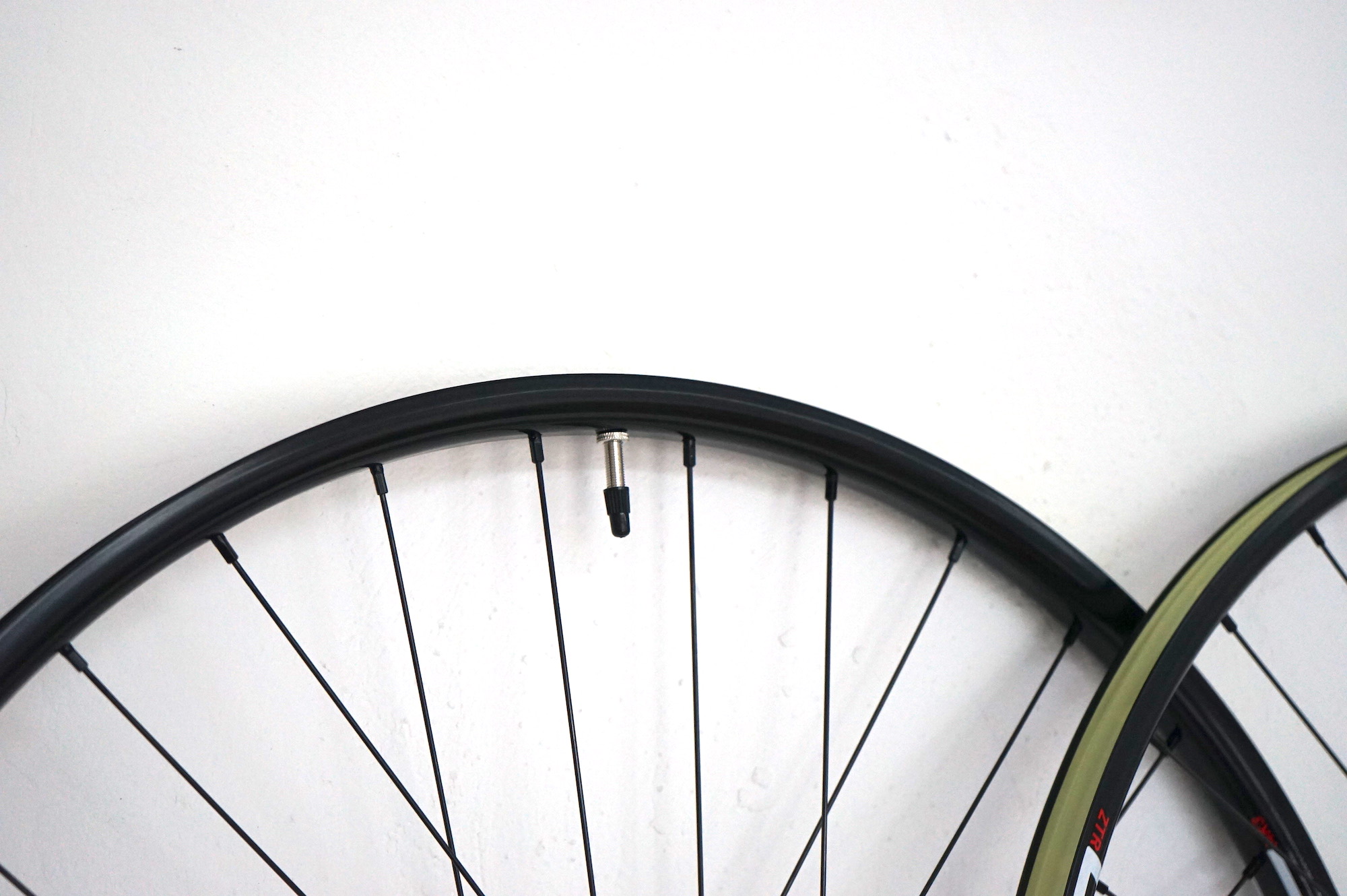 STAN'S NOTUBES LAUFRADSATZ ZTR CREST MK3 27,5" VR: 15x100mm / HR: 12x142mm