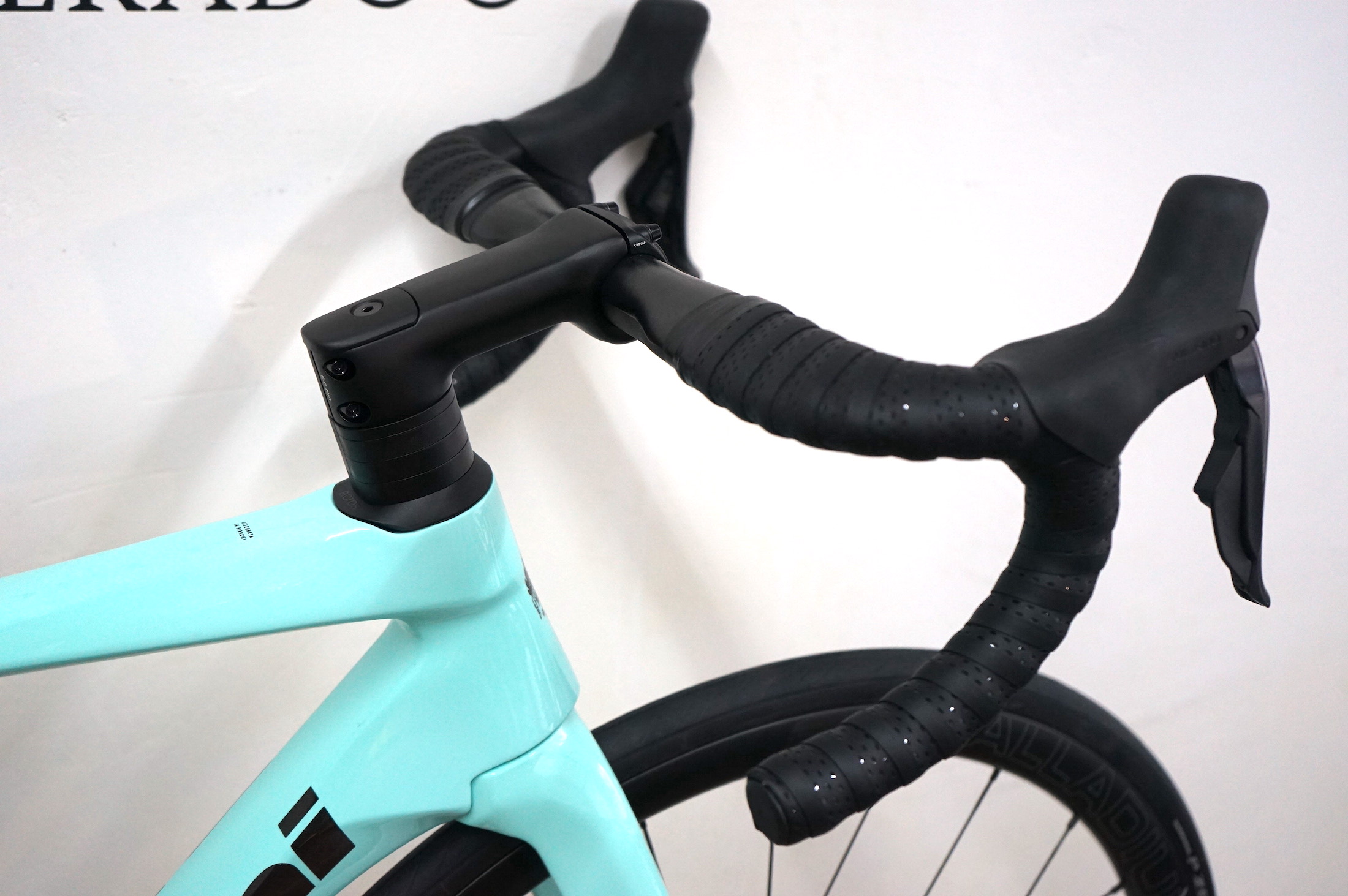 Bianchi SPECIALISSIMA Comp (2024) Ultegra Di2 2x12 (YTB46 MQ)