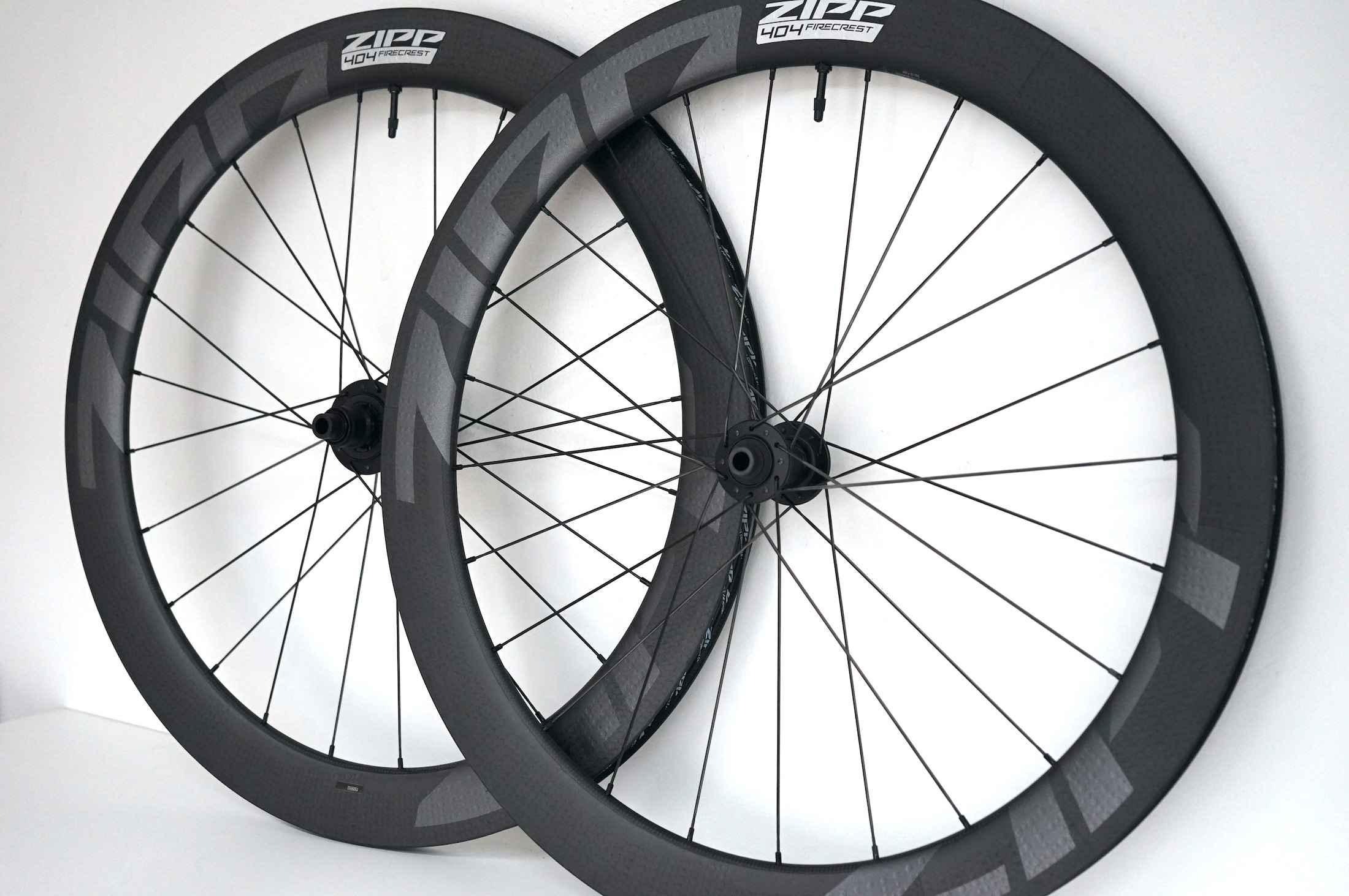 ZIPP 404 Firecrest Tubeless für Scheibenbremsen (2022) Laufradsatz