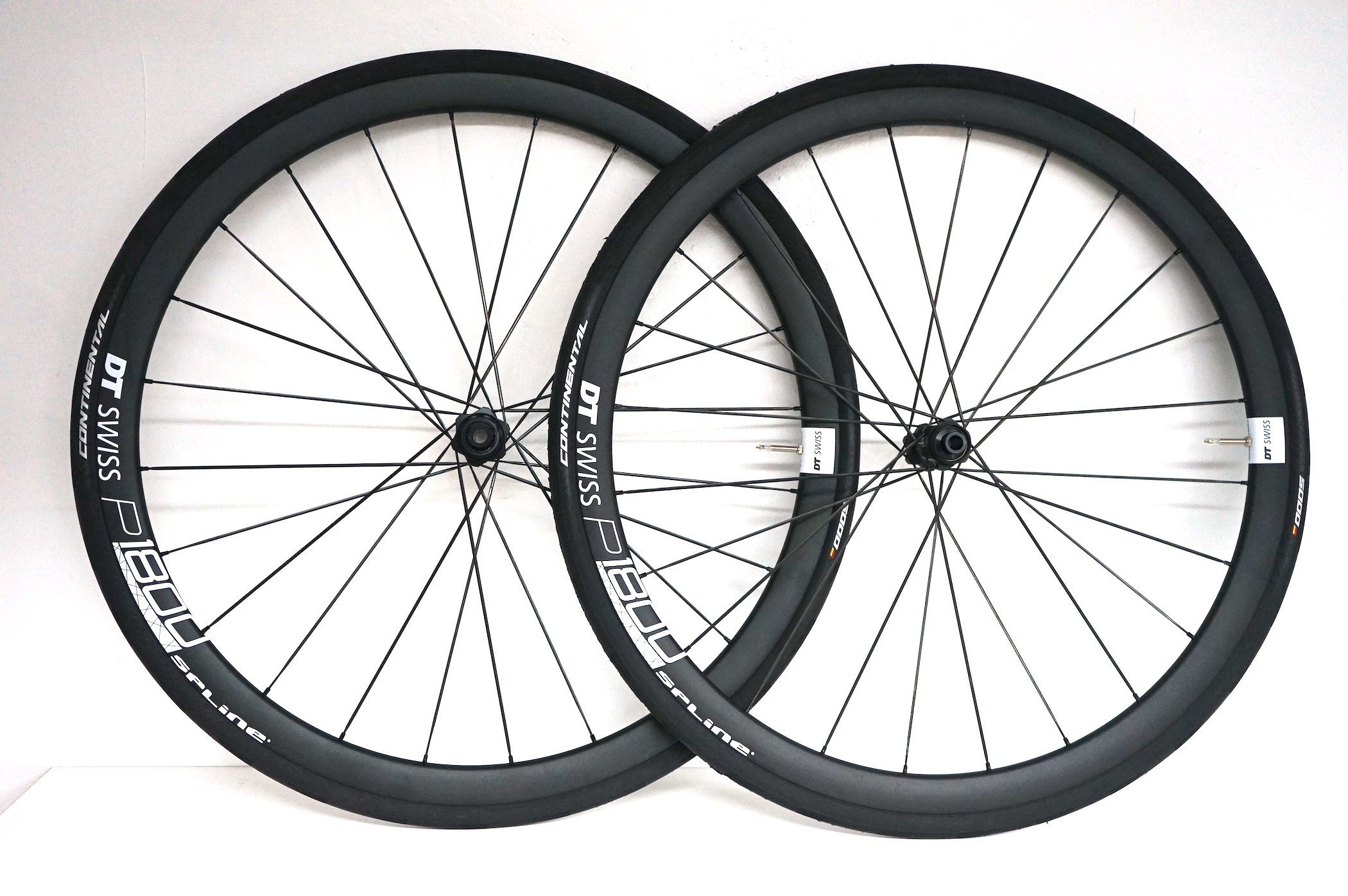 DT Swiss P1800 disc-brake 32mm Centerlock black/white (VR 12x100 / HR 12x142)