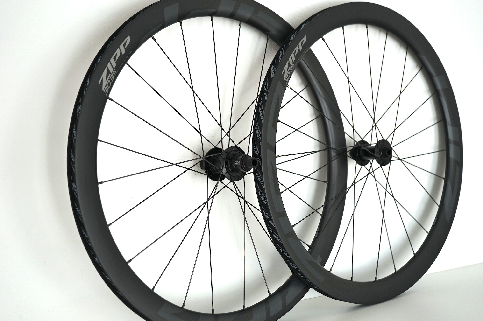 Zipp 303 S Carbon Laufradsatz tubeless disc center-lock 303s 28"