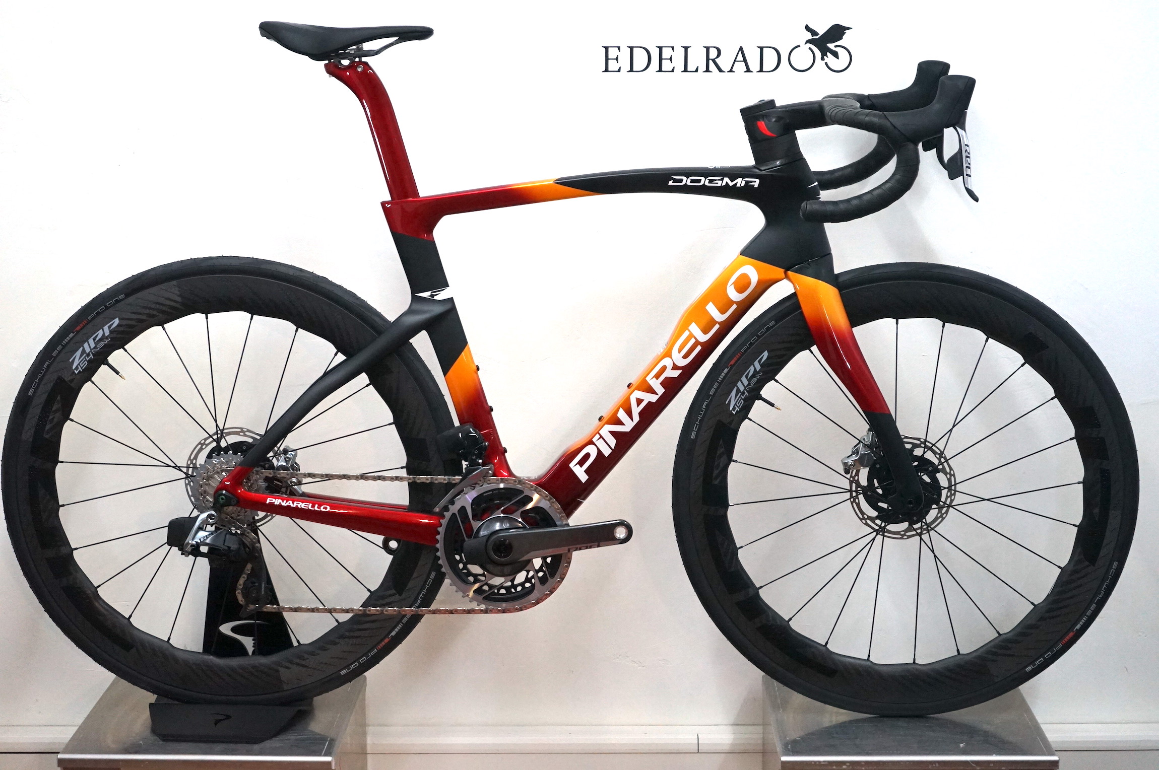 Pinarello DOGMA F disc (2024) Sram Red eTap AXS 2x12 Powermeter  Zipp 454 NSW