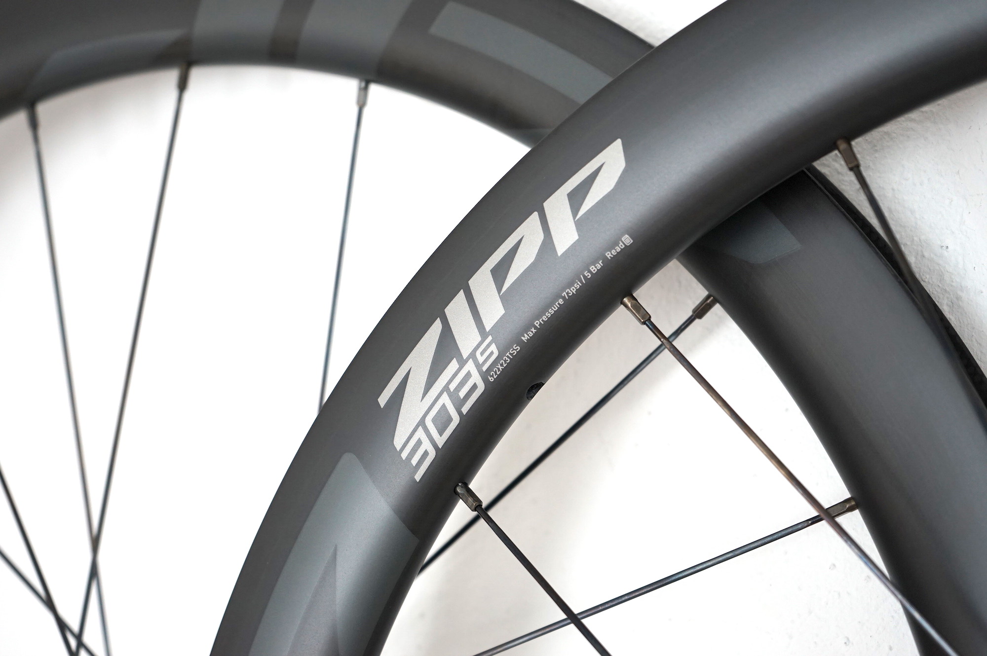 Zipp 303 S Carbon Laufradsatz tubeless disc center-lock 303s 28"