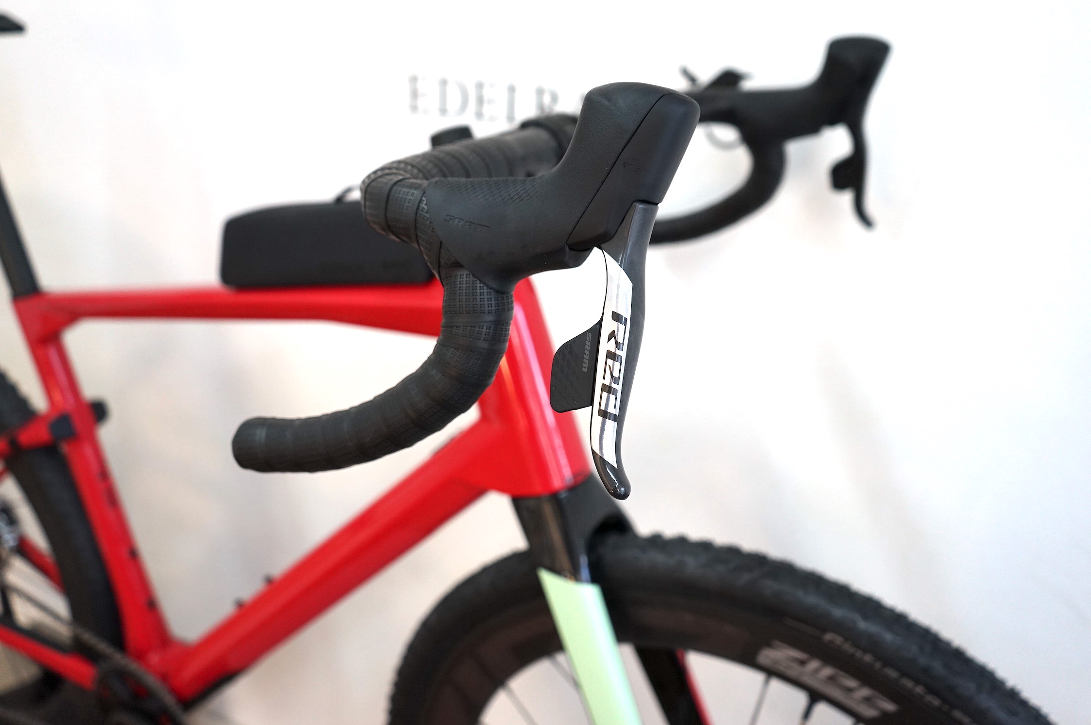 BMC URS 01 ONE (2022) Zipp 404 & Sram Red eTap/Eagle XX1 AXS 1x12-Copy