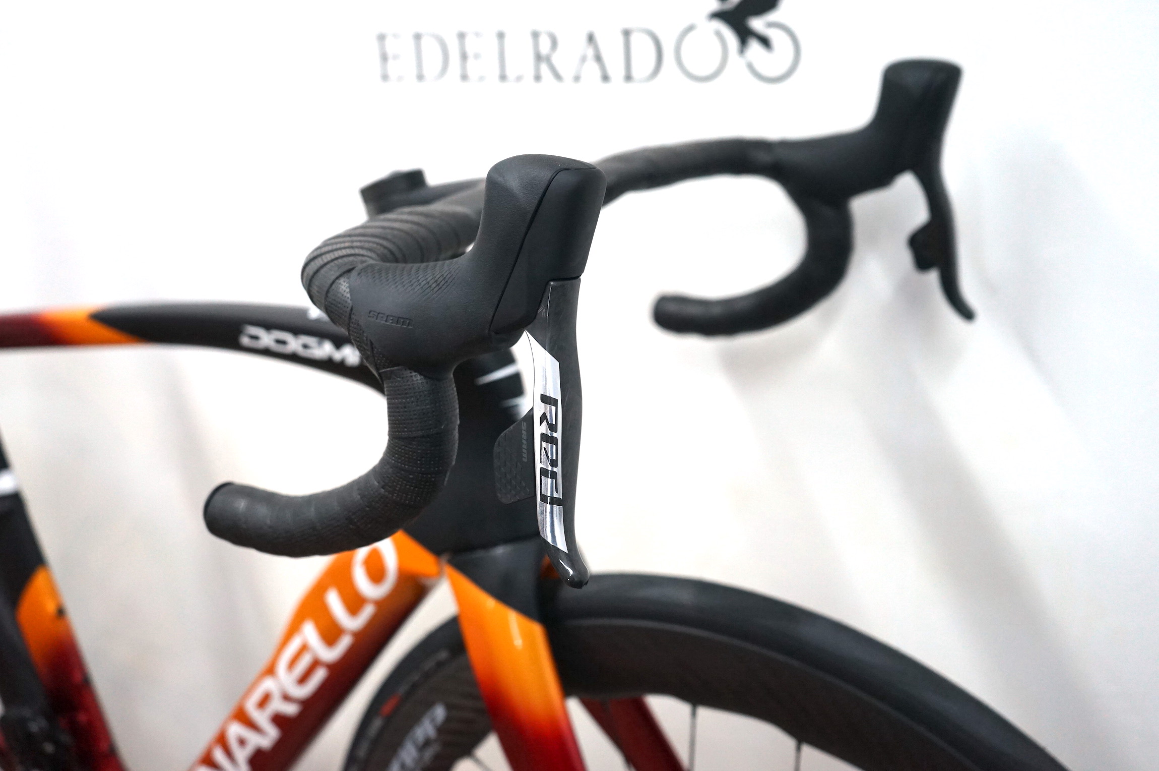 Pinarello DOGMA F disc (2024) Sram Red eTap AXS 2x12 Powermeter  Zipp 454 NSW