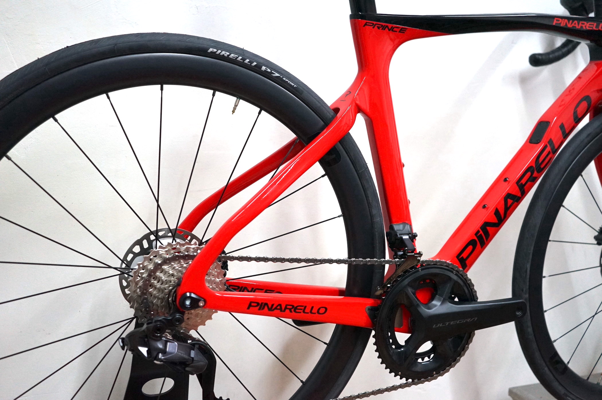 Pinarello Prince Disc Shimano Ultegra Di2 2x12 -  schwarz/rot (CB212) - (2022)