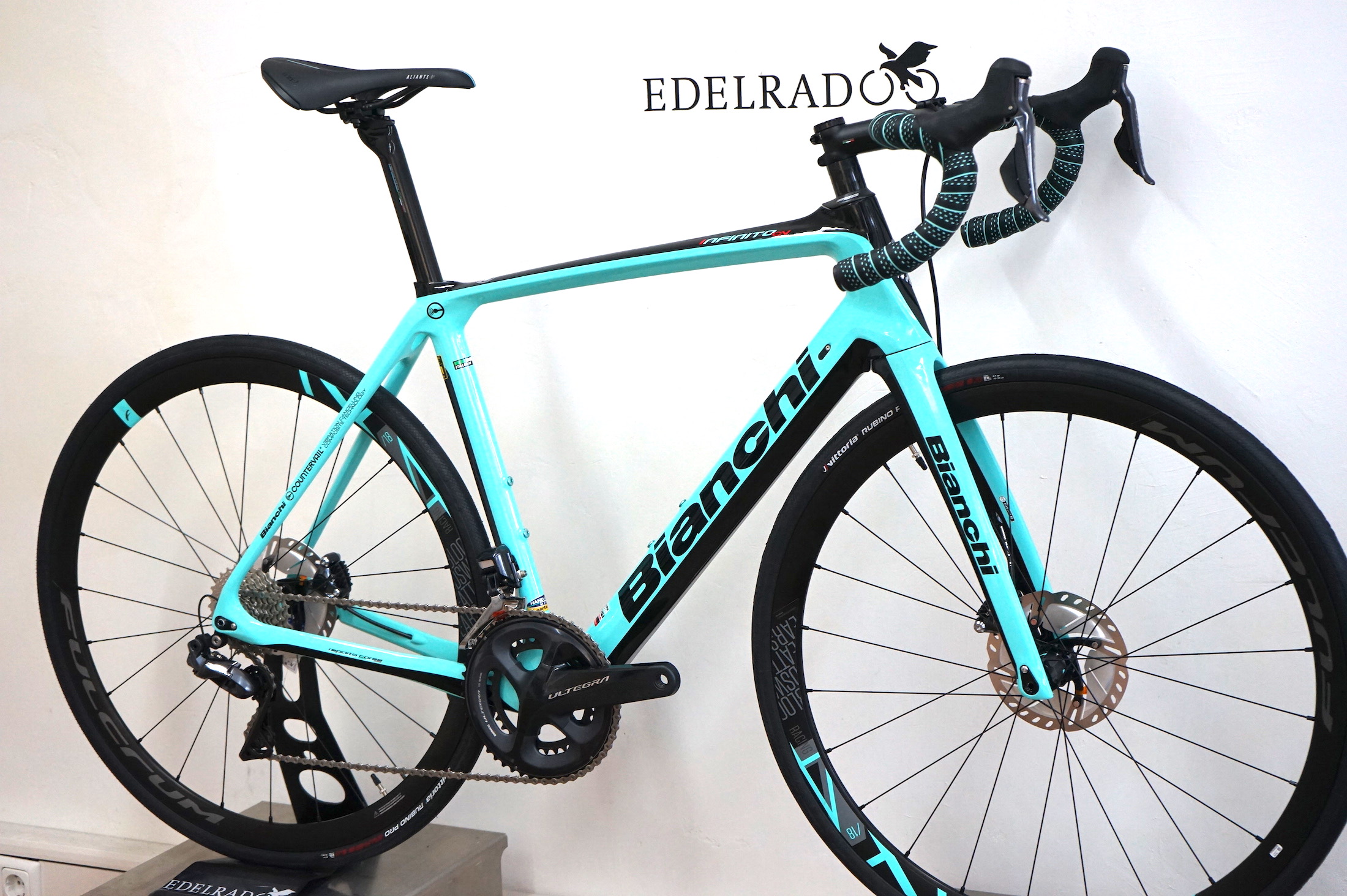 Bianchi INFINITO CV Disc Ultegra Di2 (2020) Color: 2A