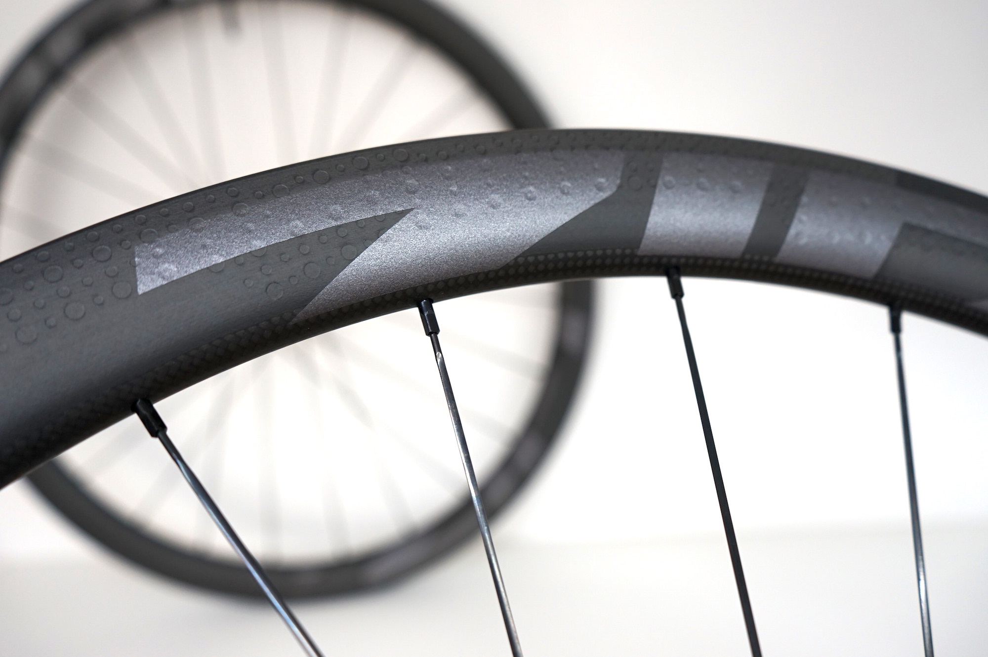 ZIPP 303 Firecrest Tubeless für Scheibenbremsen (2023) Laufradsatz