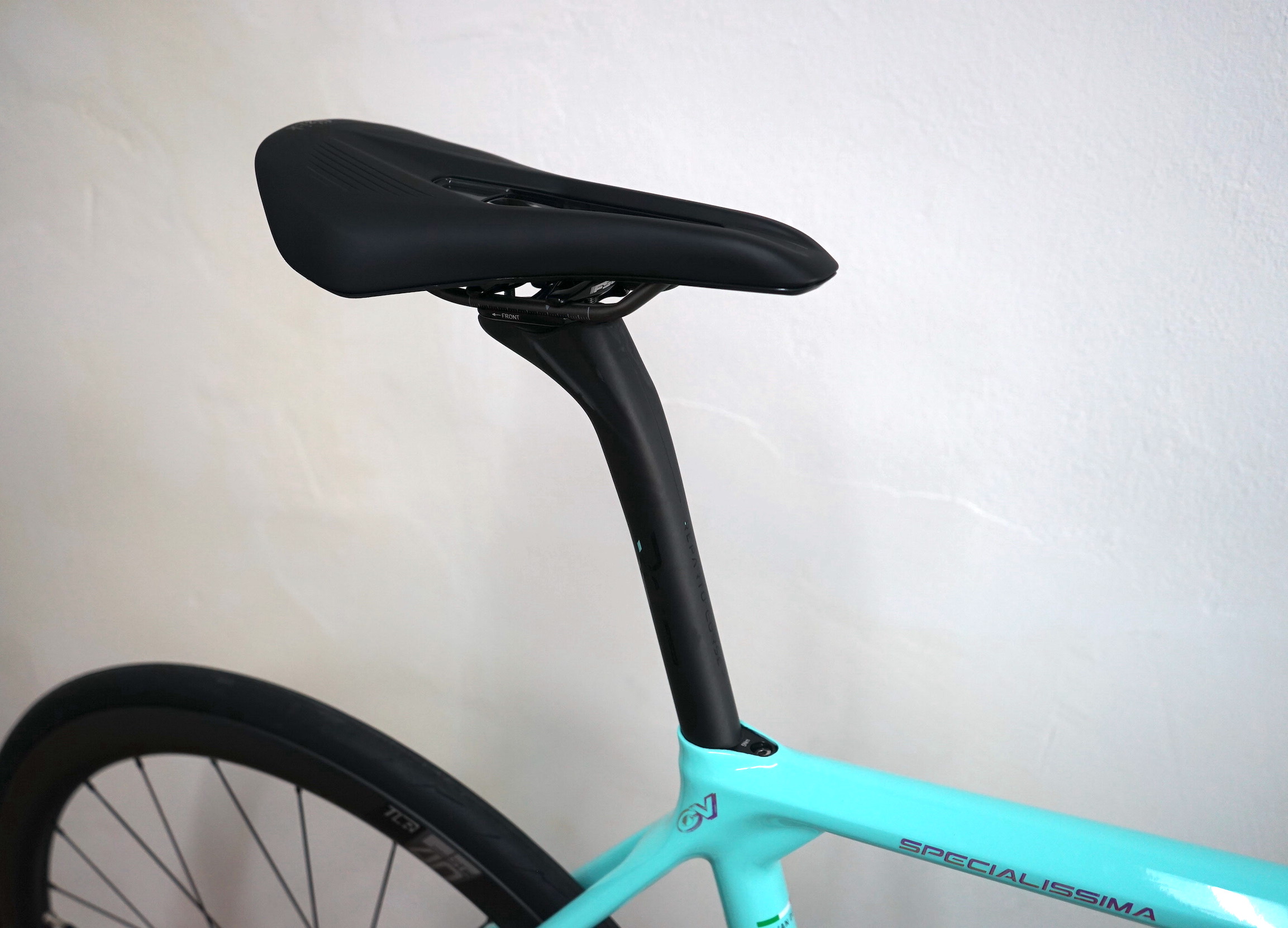 Bianchi SPECIALISSIMA Ultegra Di2 2x12 + Carbonlaufräder (2023) YSBY6X