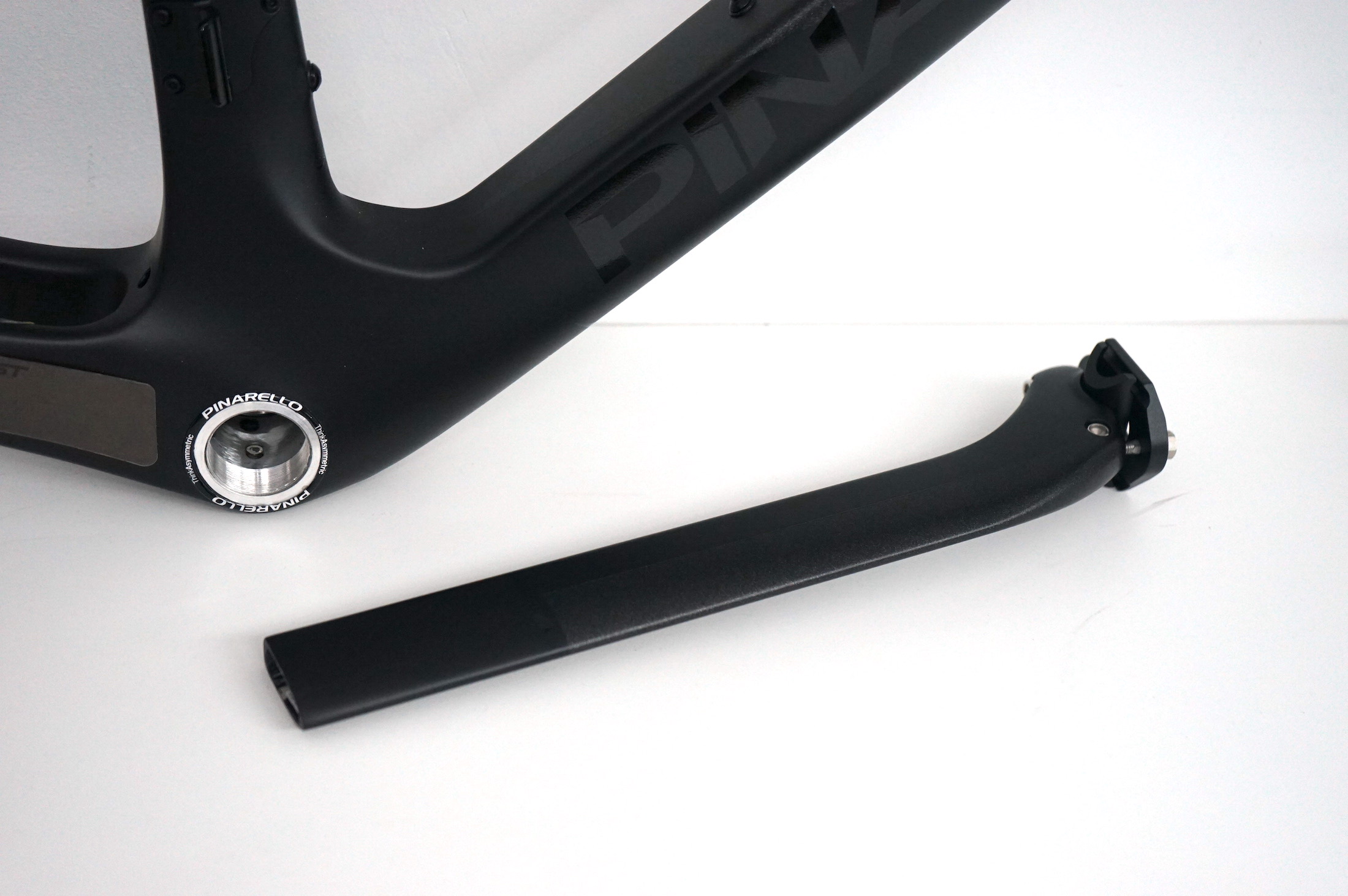 Pinarello F9 Rahmenset (2023) razor-black D102 disc-brake