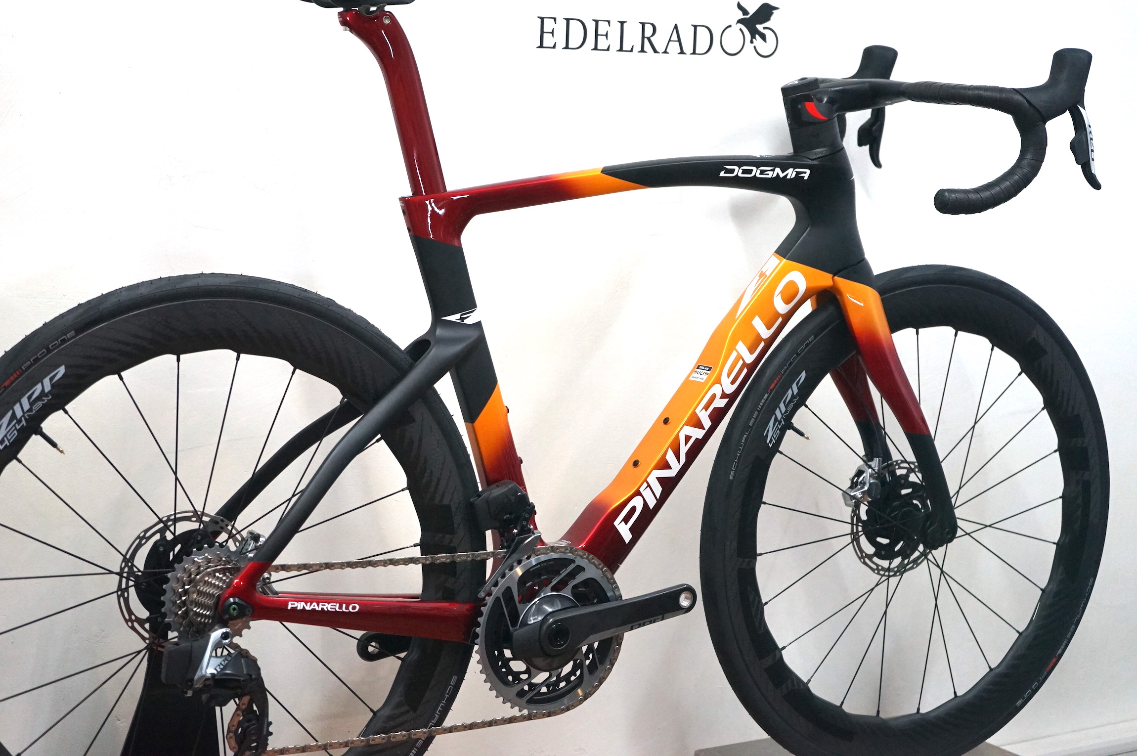 Pinarello DOGMA F disc (2024) Sram Red eTap AXS 2x12 Powermeter  Zipp 454 NSW