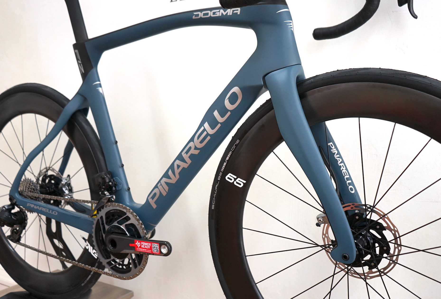 Pinarello DOGMA F12 Disc Sram AXS 2x12  ENVE Foundation 65mm vertigo-blue