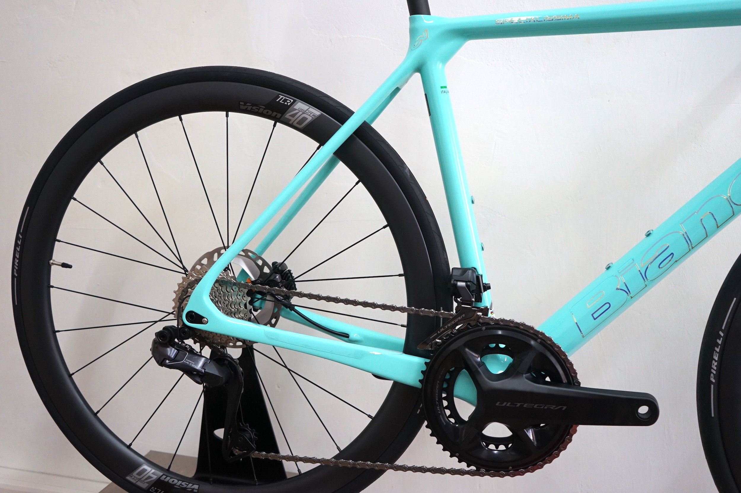 Bianchi SPECIALISSIMA Ultegra Di2 2x12 + Carbonlaufräder (2023) YSBY6X