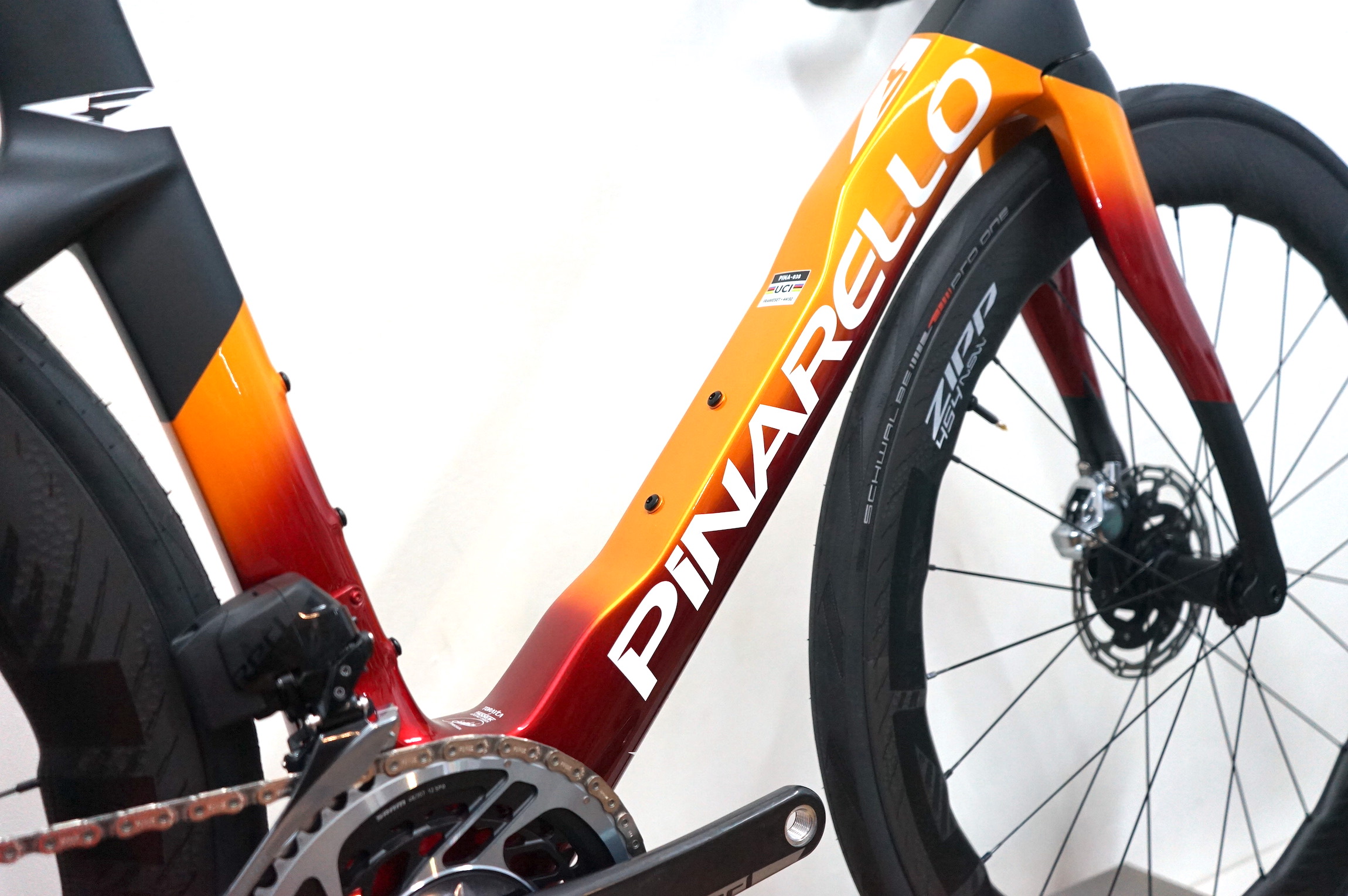 Pinarello DOGMA F disc (2024) Sram Red eTap AXS 2x12 Powermeter  Zipp 454 NSW