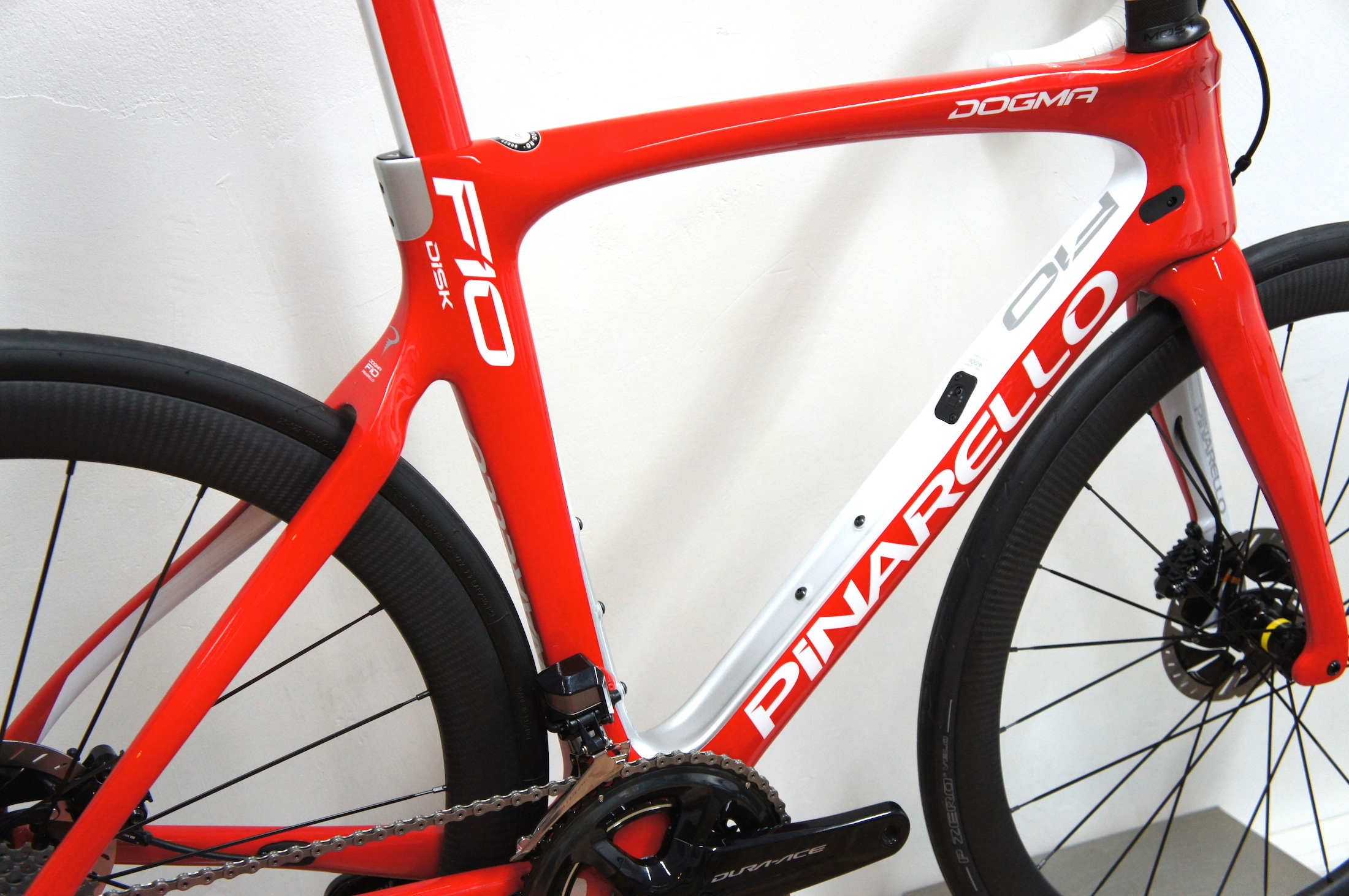 Pinarello Dogma F10 Disc complete bike / 209 vulcano