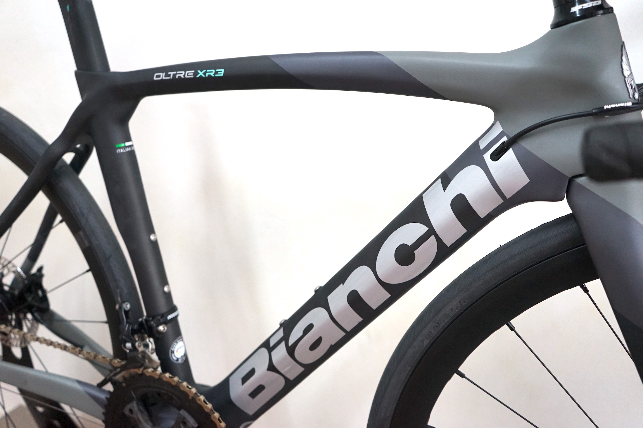 Bianchi OLTRE XR3 Chorus 2x12 (2023) XB - GRAPHITE RACE/GREY SHADE MATT