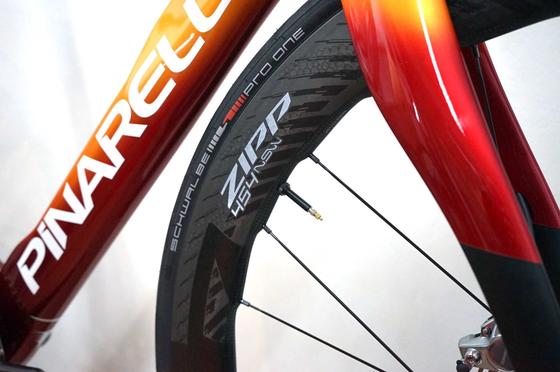 Pinarello DOGMA F disc (2024) Sram Red eTap AXS 2x12 Powermeter  Zipp 454 NSW