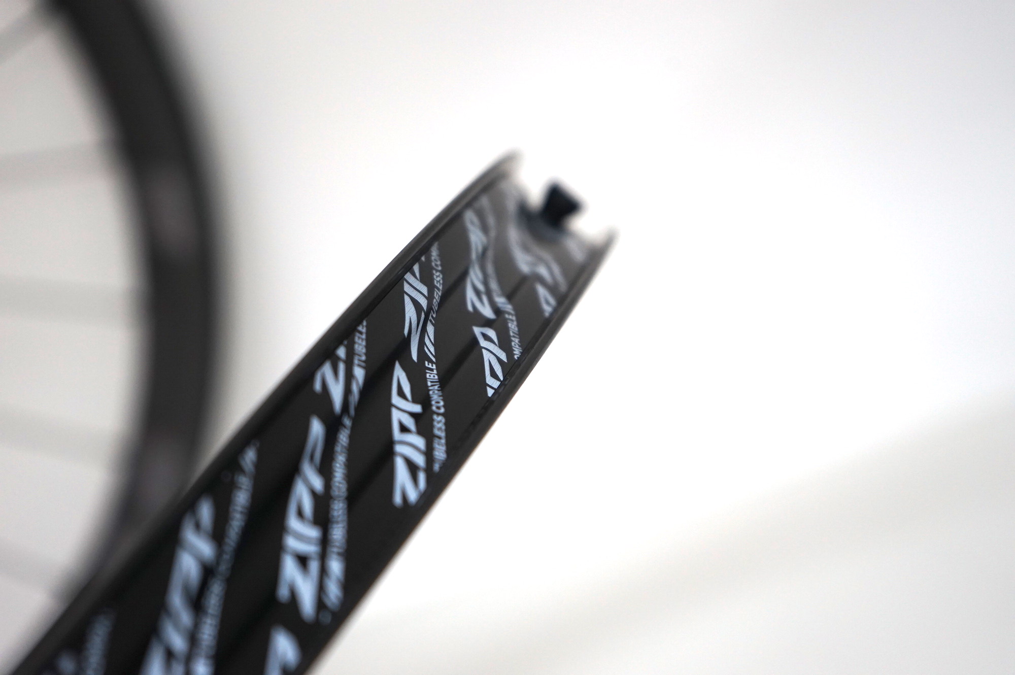 ZIPP 303 Firecrest Tubeless für Scheibenbremsen (2023) Laufradsatz FORCE edition