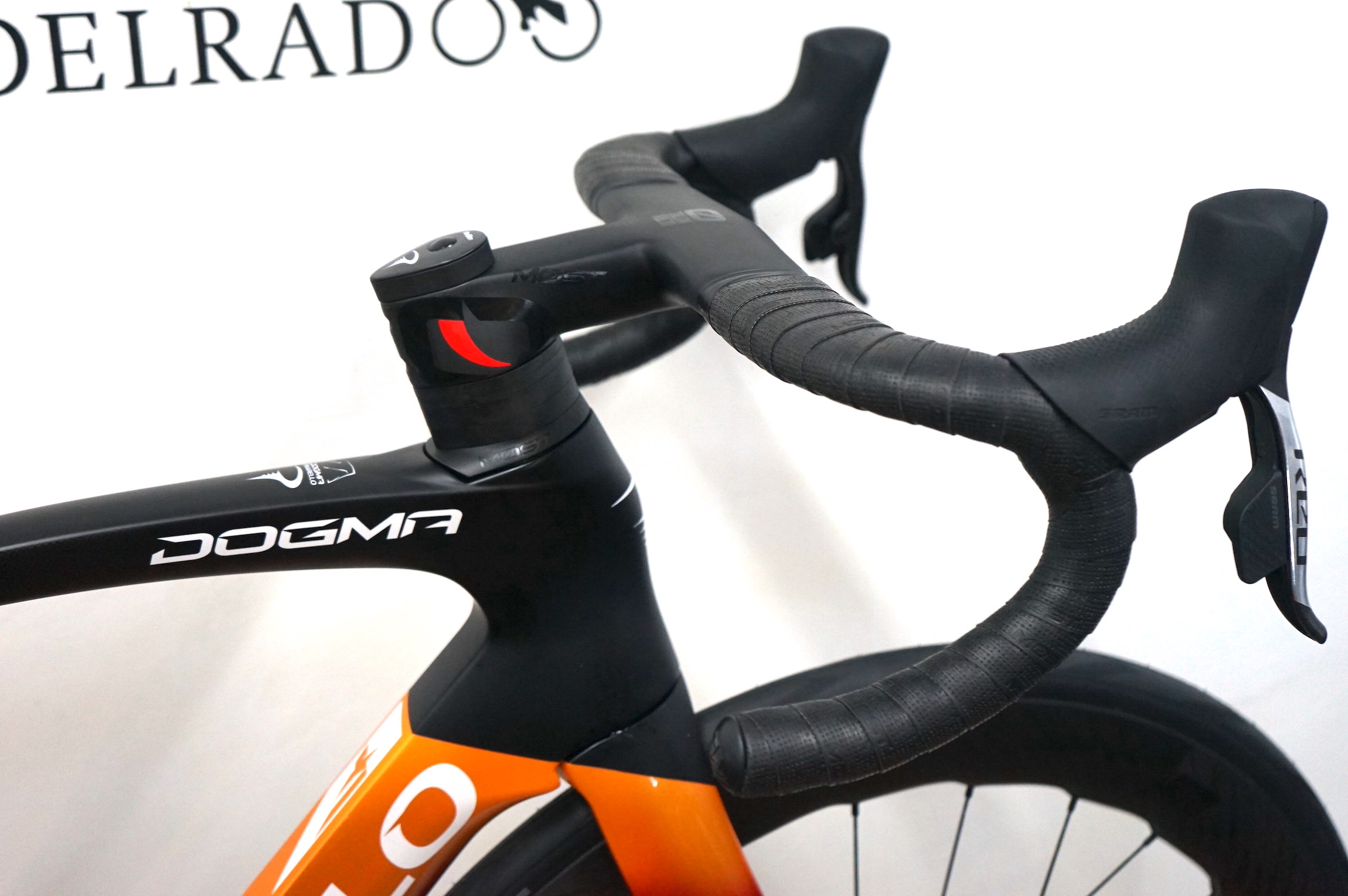 Pinarello DOGMA F disc (2024) Sram Red eTap AXS 2x12 Powermeter  Zipp 454 NSW