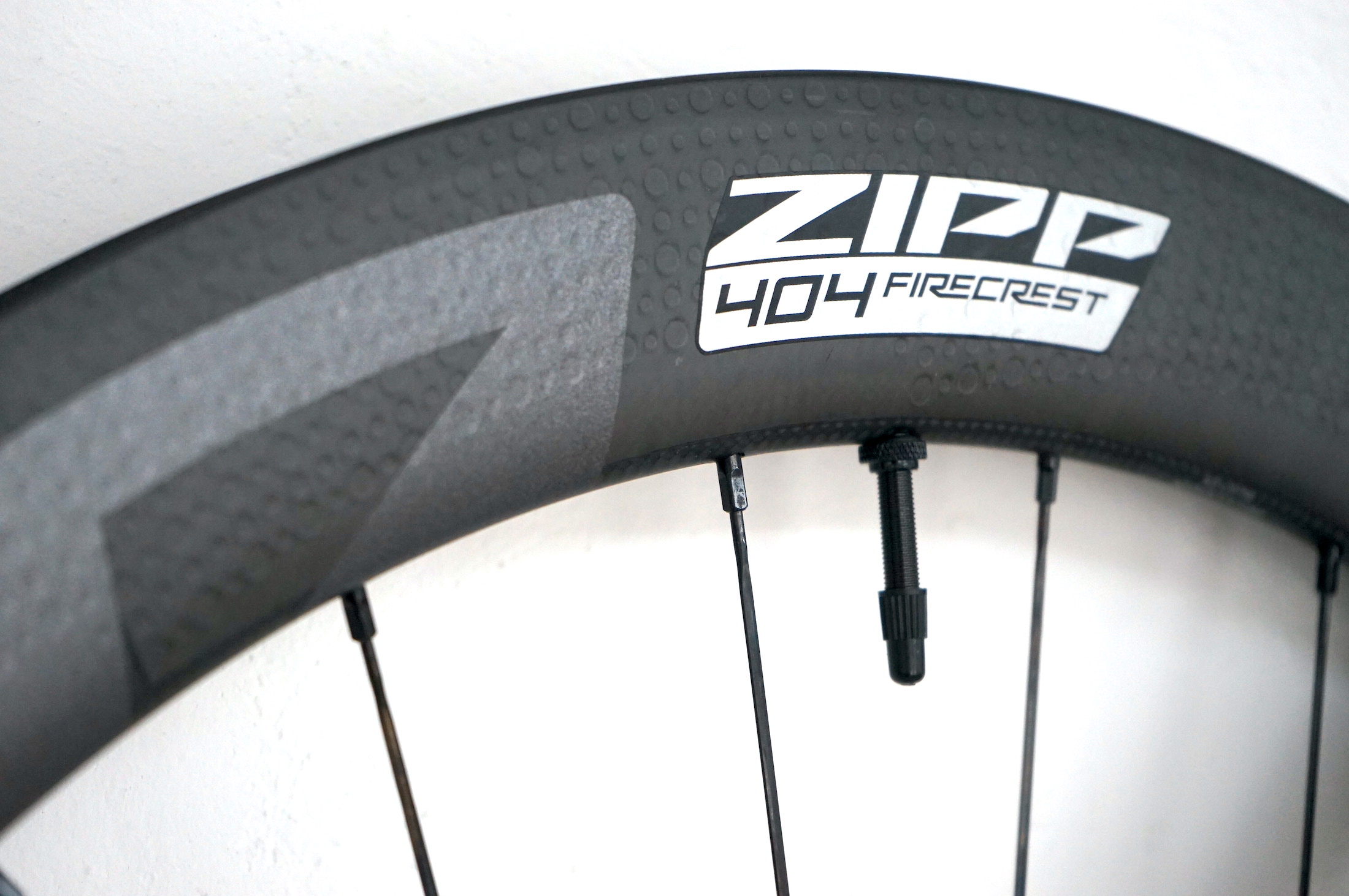 ZIPP 404 Firecrest Tubeless für Scheibenbremsen (2022) Laufradsatz