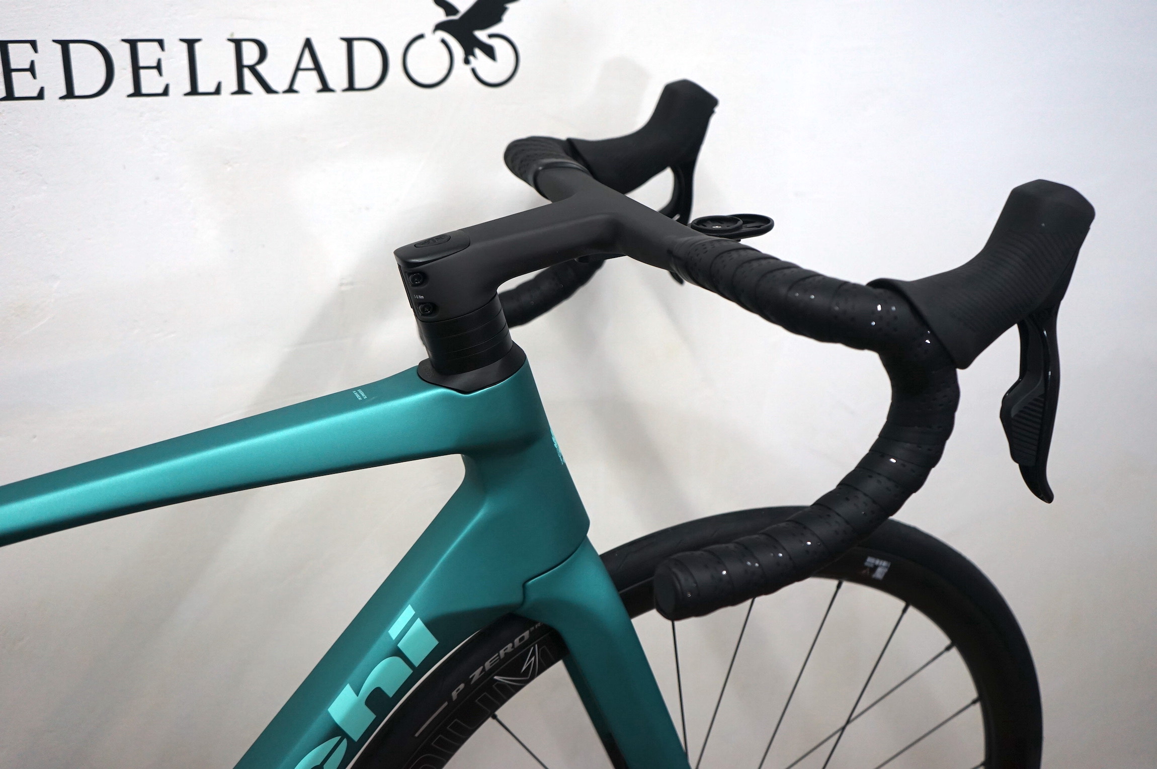 Bianchi SPECIALISSIMA PRO SRAM FORCE ETAP AXS (YTB43 MW)