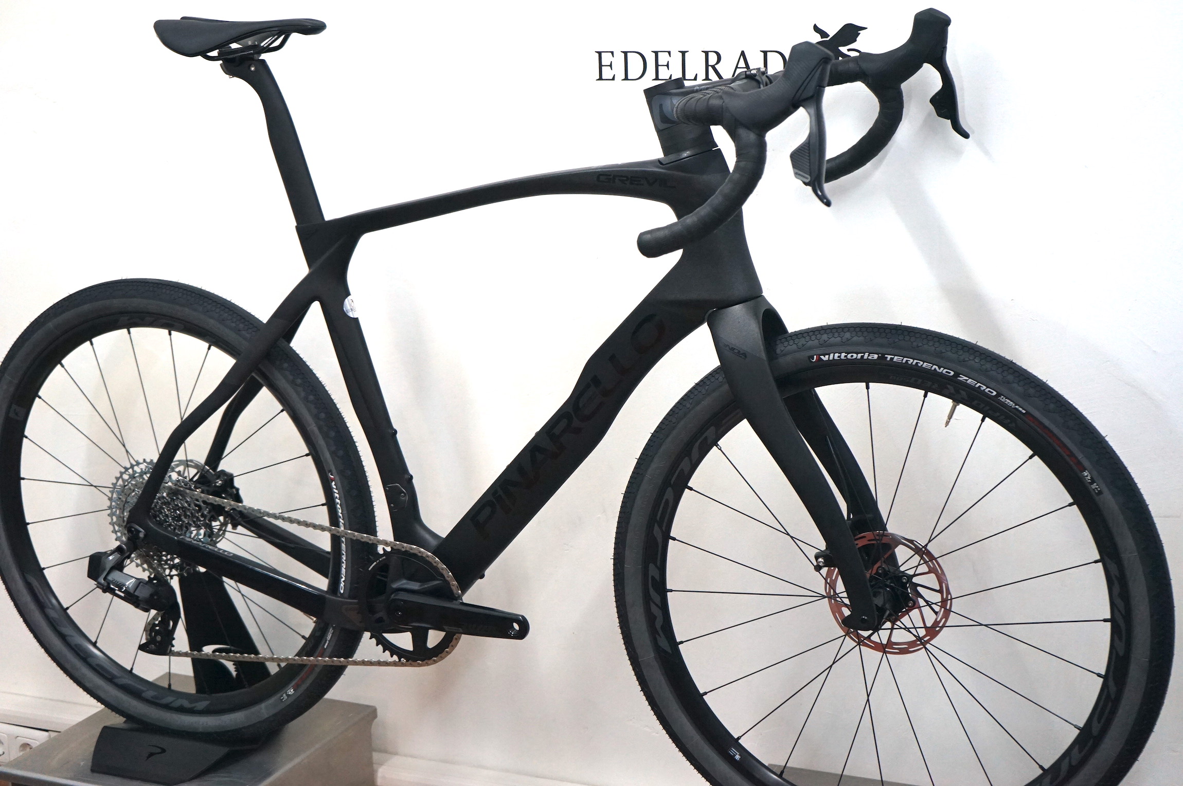 Pinarello GREVIL F Rival eTap AXS DB 1x12 XPLR / 27,5" (2023) CB301 razor-black