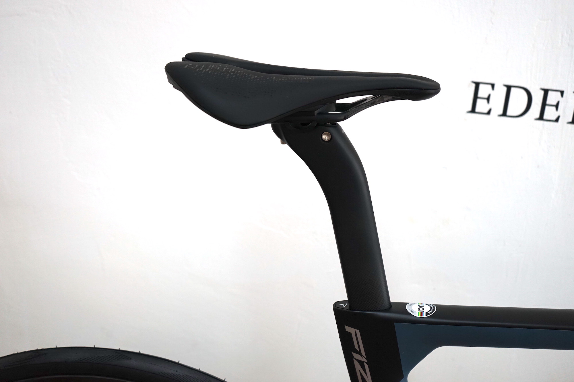 Pinarello DOGMA F12 Disc Sram AXS 2x12  ENVE Foundation 65mm vertigo-blue