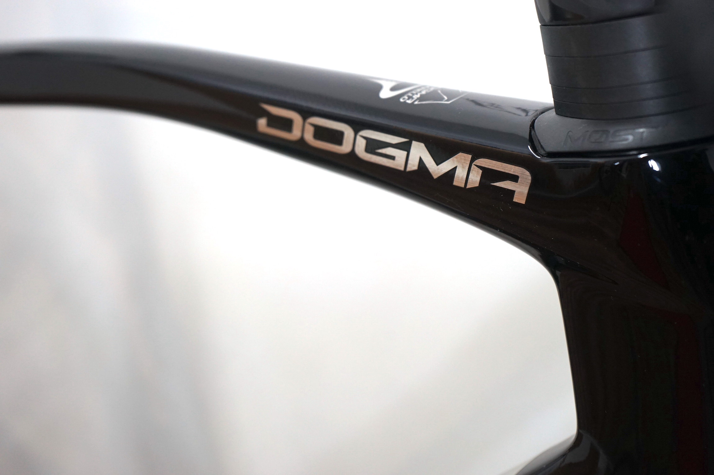 Pinarello DOGMA X disc (2024) DuraAce Di2 2x12 2x12 Princeton Grit 4540 (color CE202)